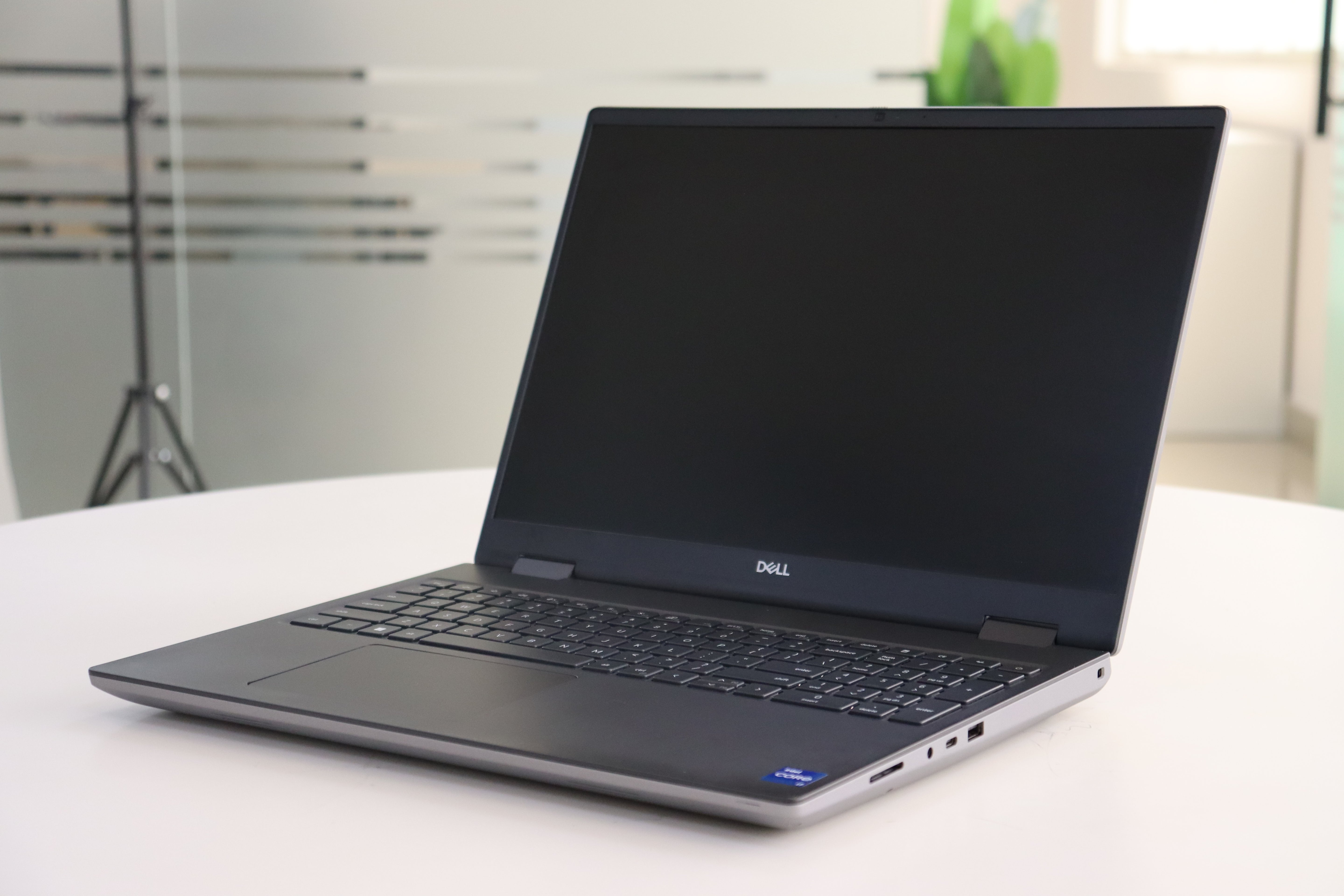 Dell Precision 7670 SN:27764 product photo 2