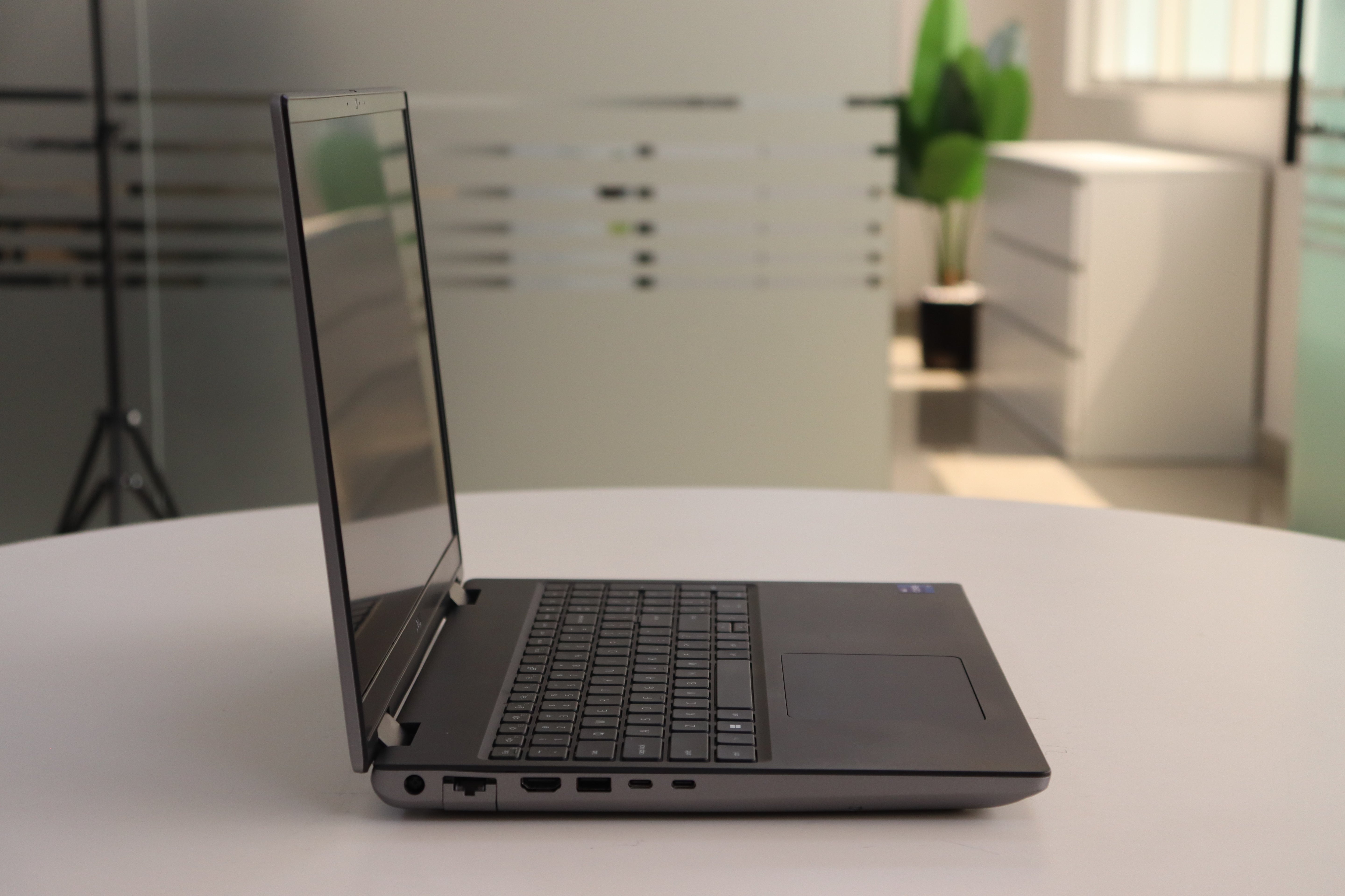 Dell Precision 7670 SN:27764 product photo 4