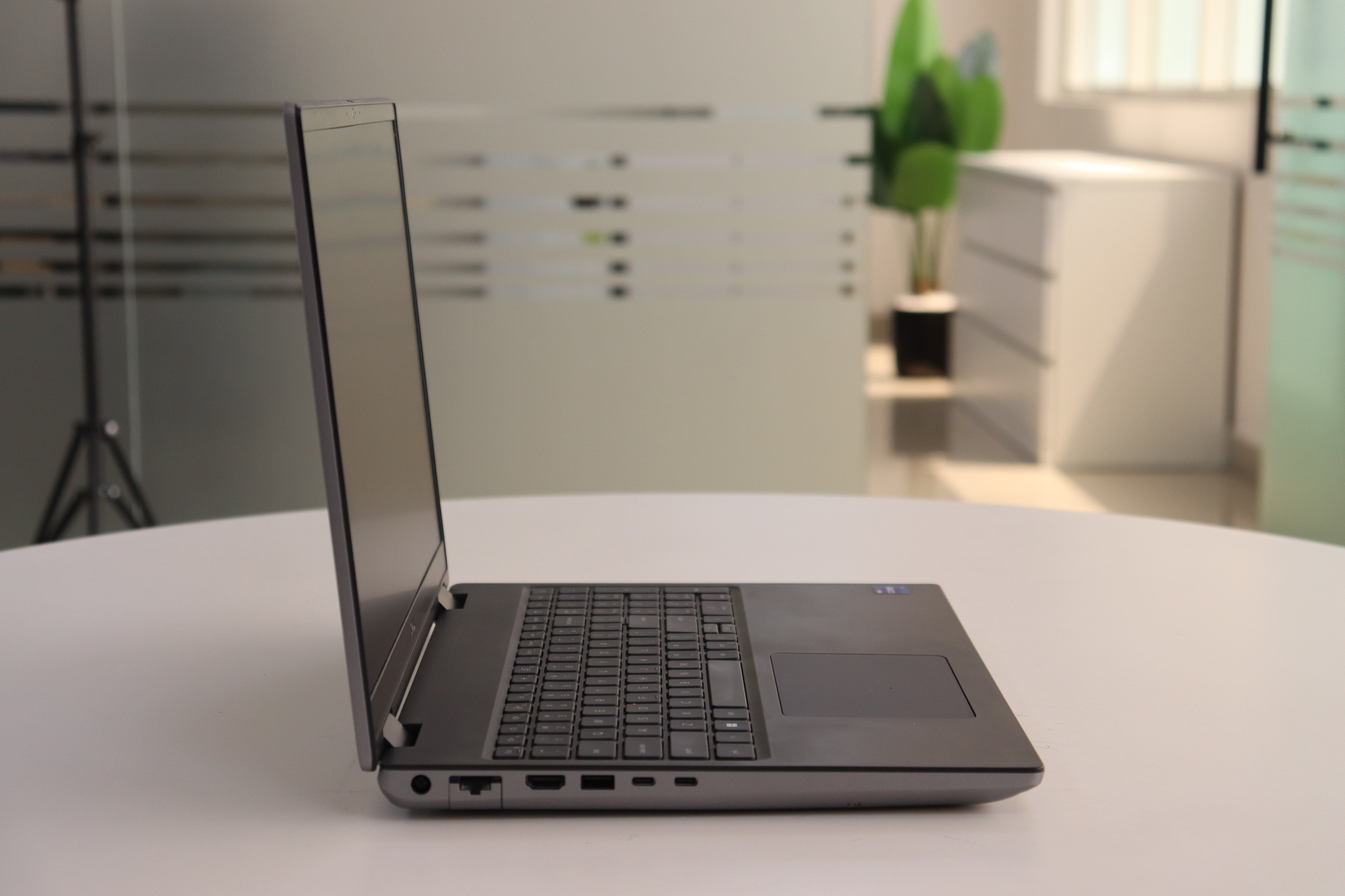 Dell Precision 7670 SN:27767 product photo 4
