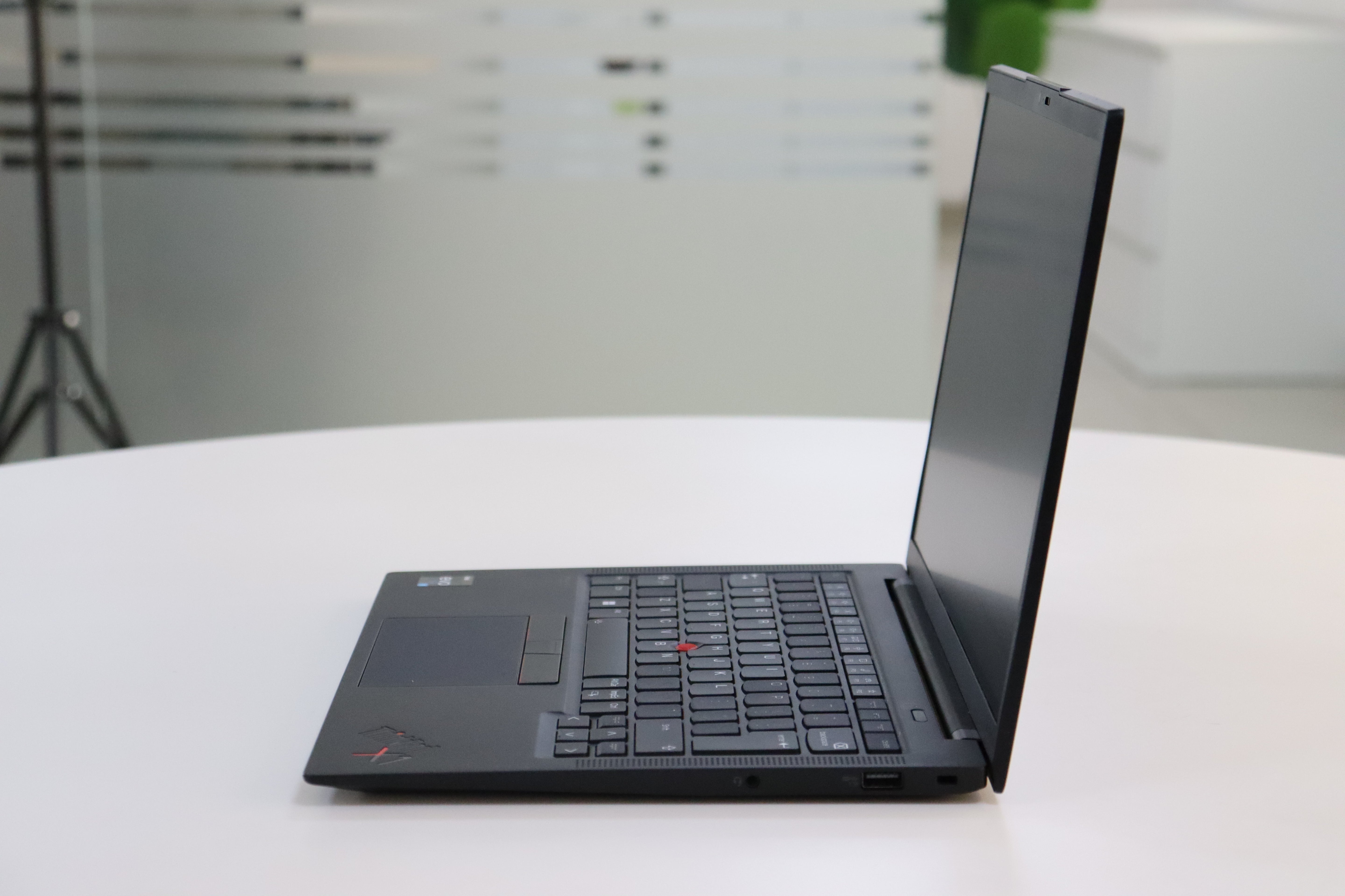 LENOVO THINKPAD X1 CARBON GEN 10: 12th Gen i7, 16 GB RAM, 512 GB SSD, SN:27781