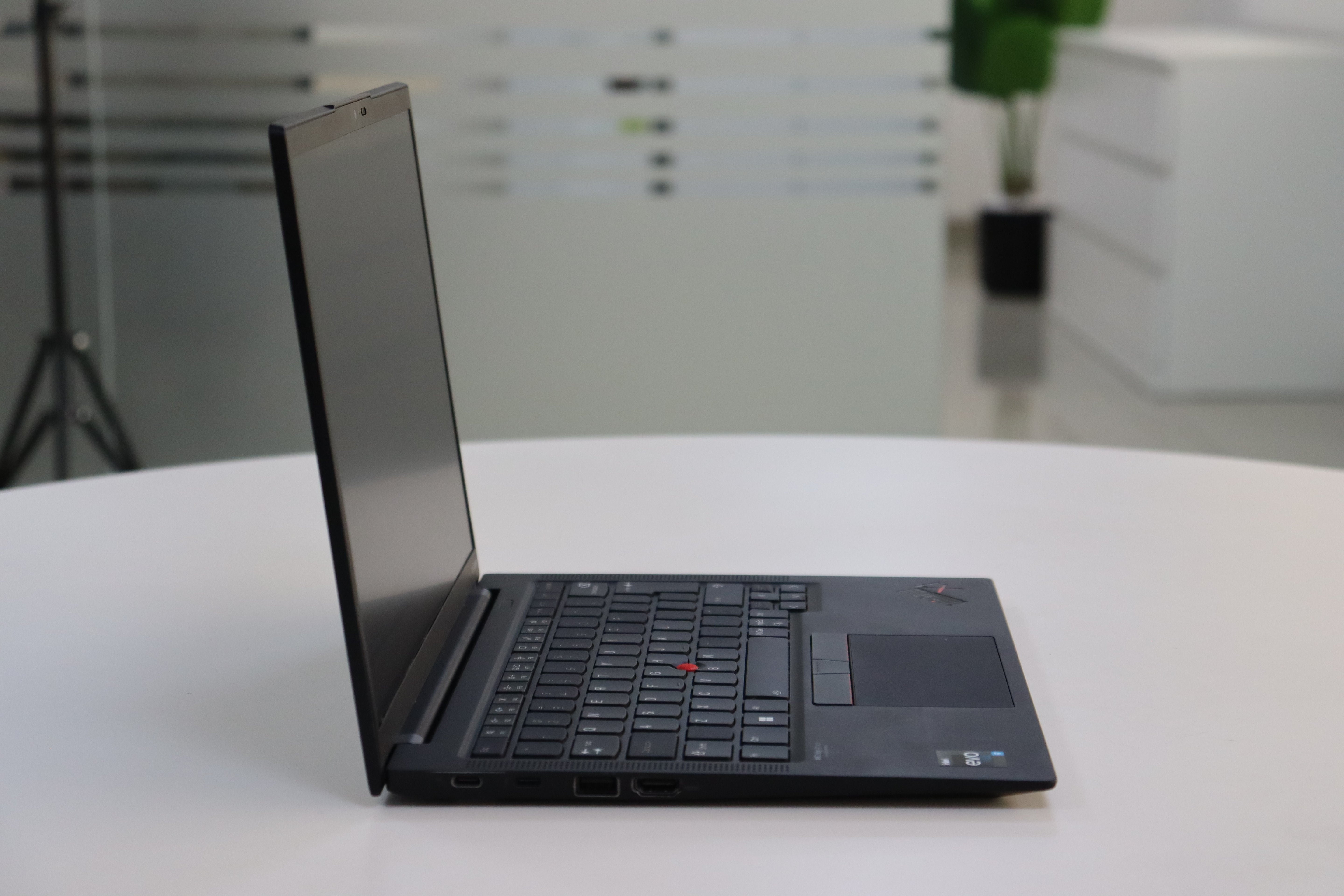 LENOVO THINKPAD X1 CARBON GEN 10: 12th Gen i7, 16 GB RAM, 512 GB SSD, SN:27781