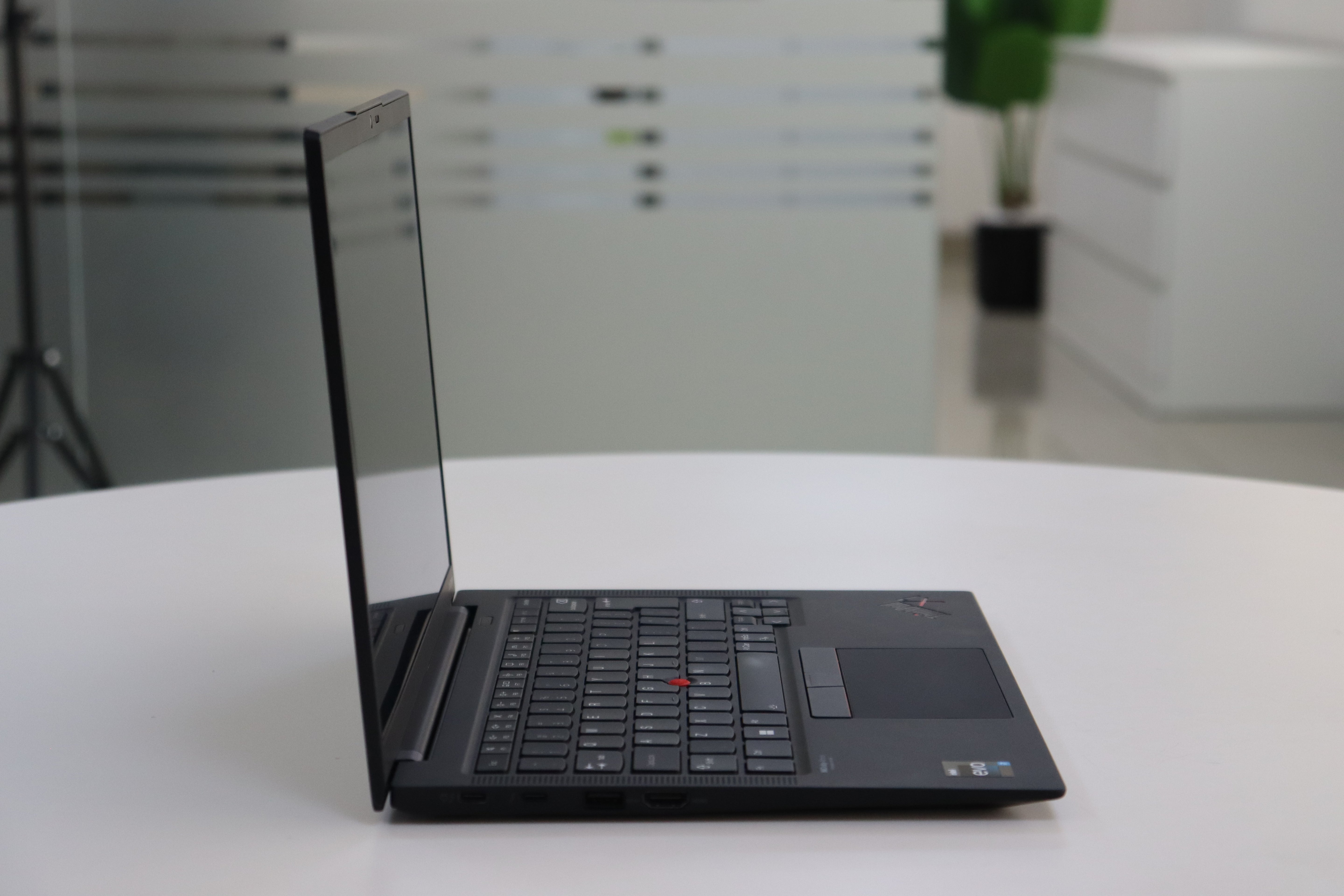 LENOVO THINKPAD X1 CARBON GEN 10: 12th Gen i7, 16 GB RAM, 512 GB SSD, SN:27782