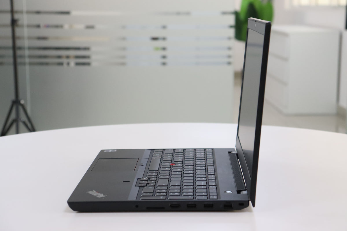 Lenovo ThinkPad P15v Gen 3 SN:34610 product photo 3