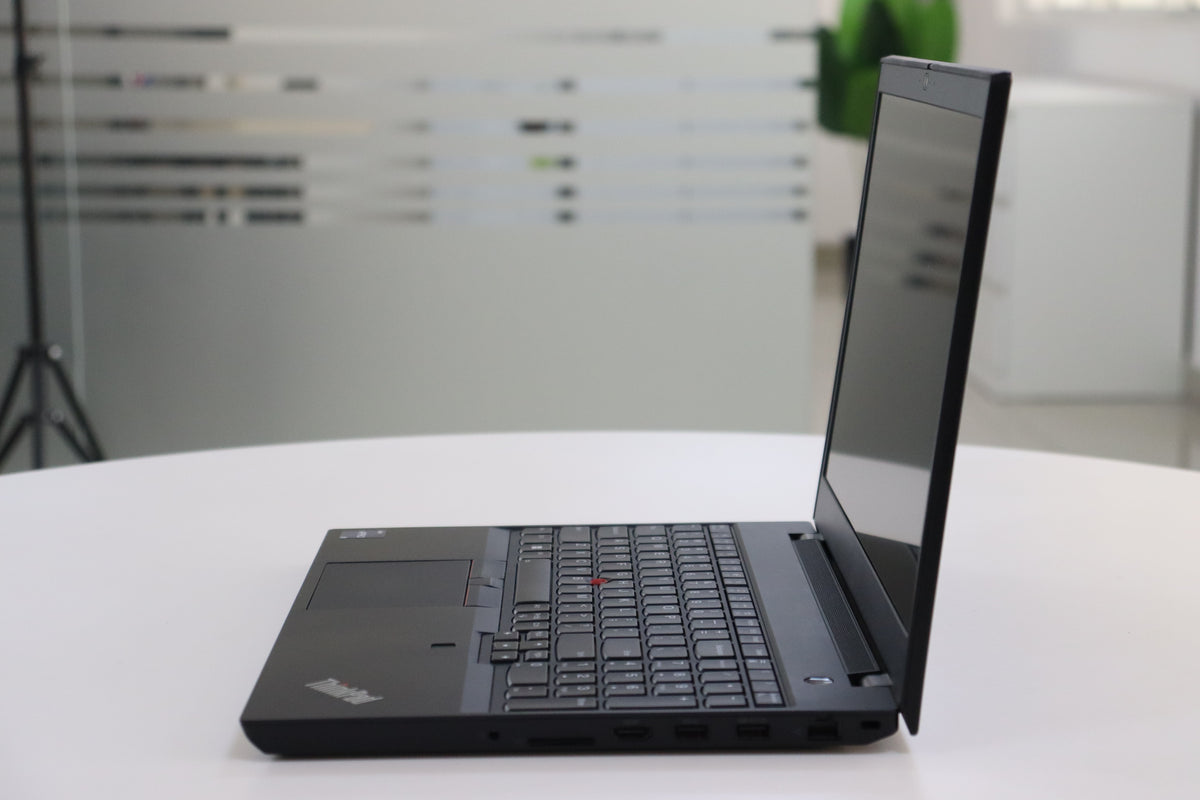 Lenovo Thinkpad P15v Gen 3 SN:34613 product photo 3