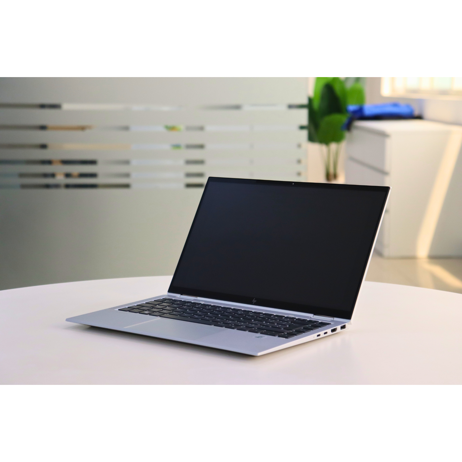 HP ELITEBOOK X360 1040 G7: 10th Gen i7, 16GB RAM, 512GB SSD, SN:00722