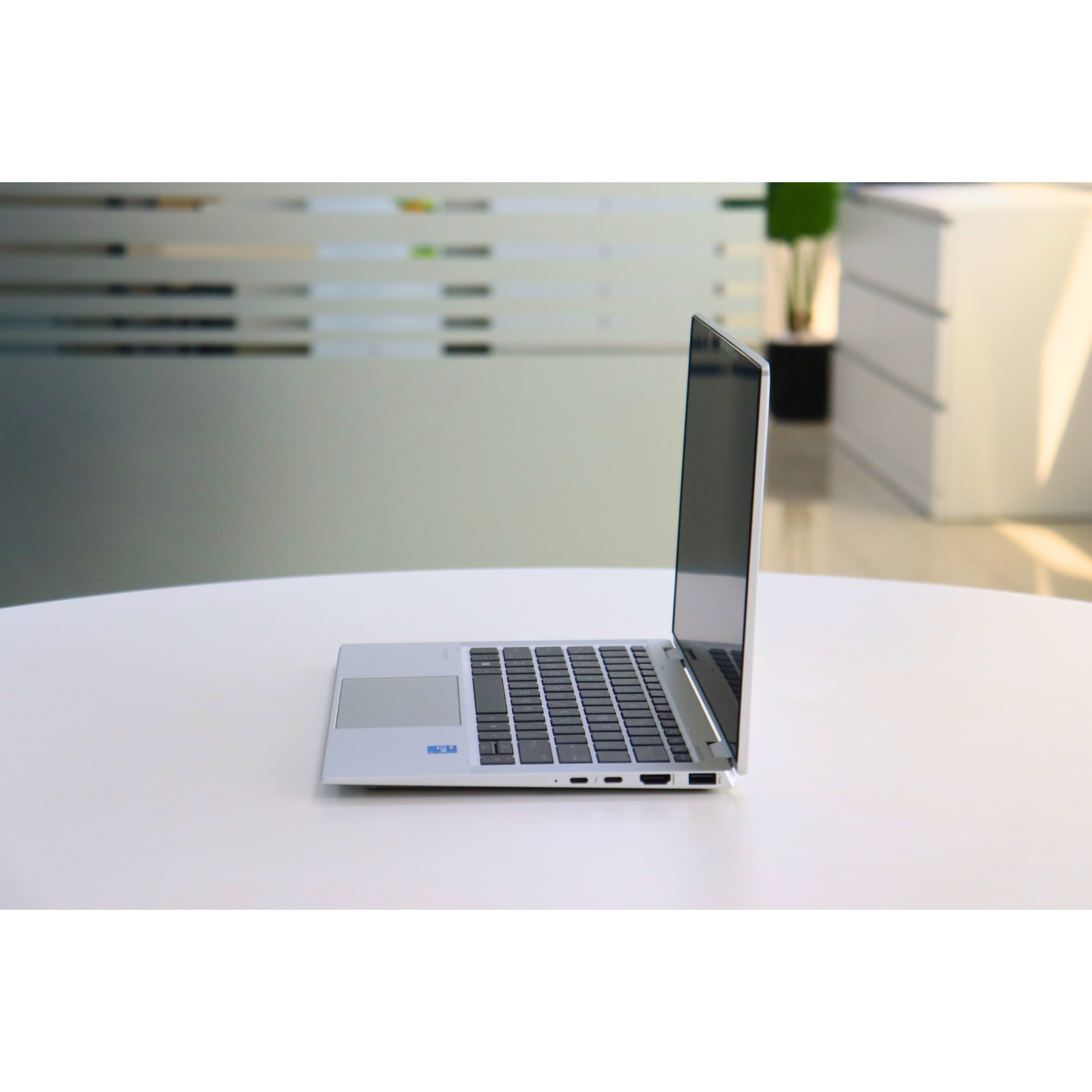 HP ELITEBOOK X360 1030 G8: 11th Gen i5, 16GB RAM, 256GB SSD, SN:898727