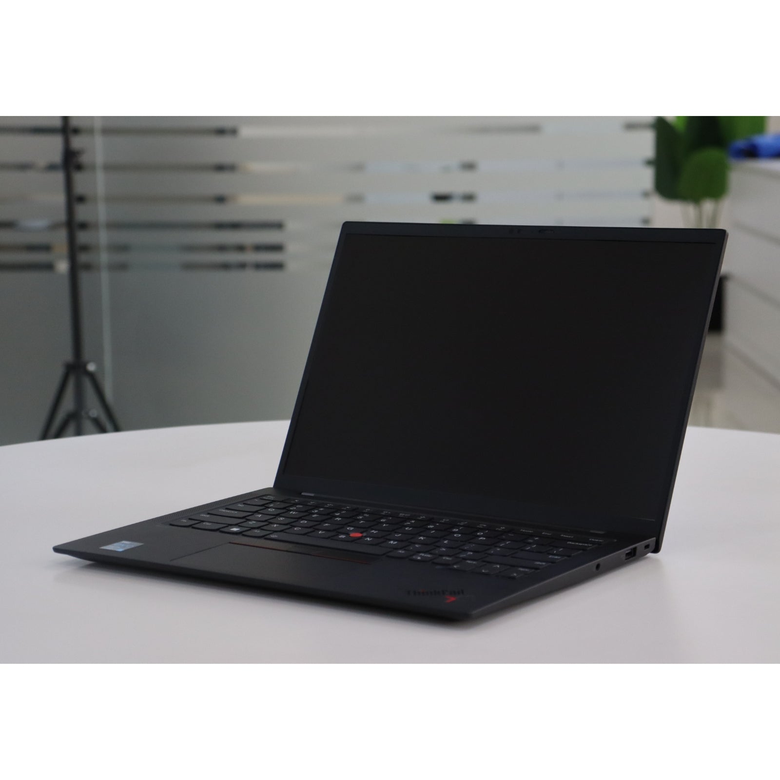 LENOVO ThinkPad X1 Carbon Gen 9: 11th Gen i7, 32GB RAM, 512GB SSD, SN:16631