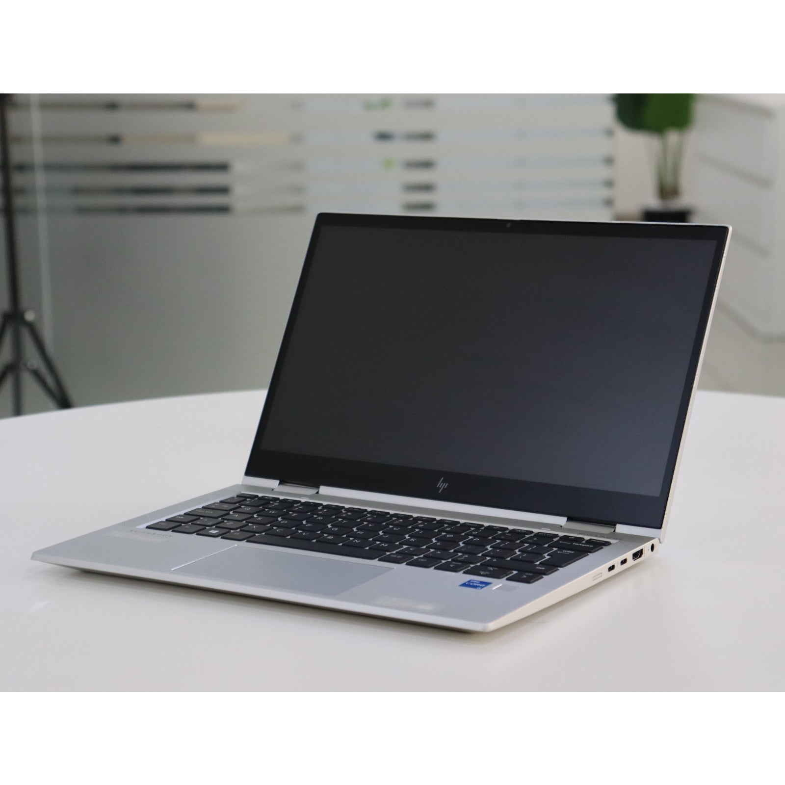 HP ELITEBOOK X360 830 G8: 11th Gen i5, 16GB RAM, 256GB SSD, SN:00014