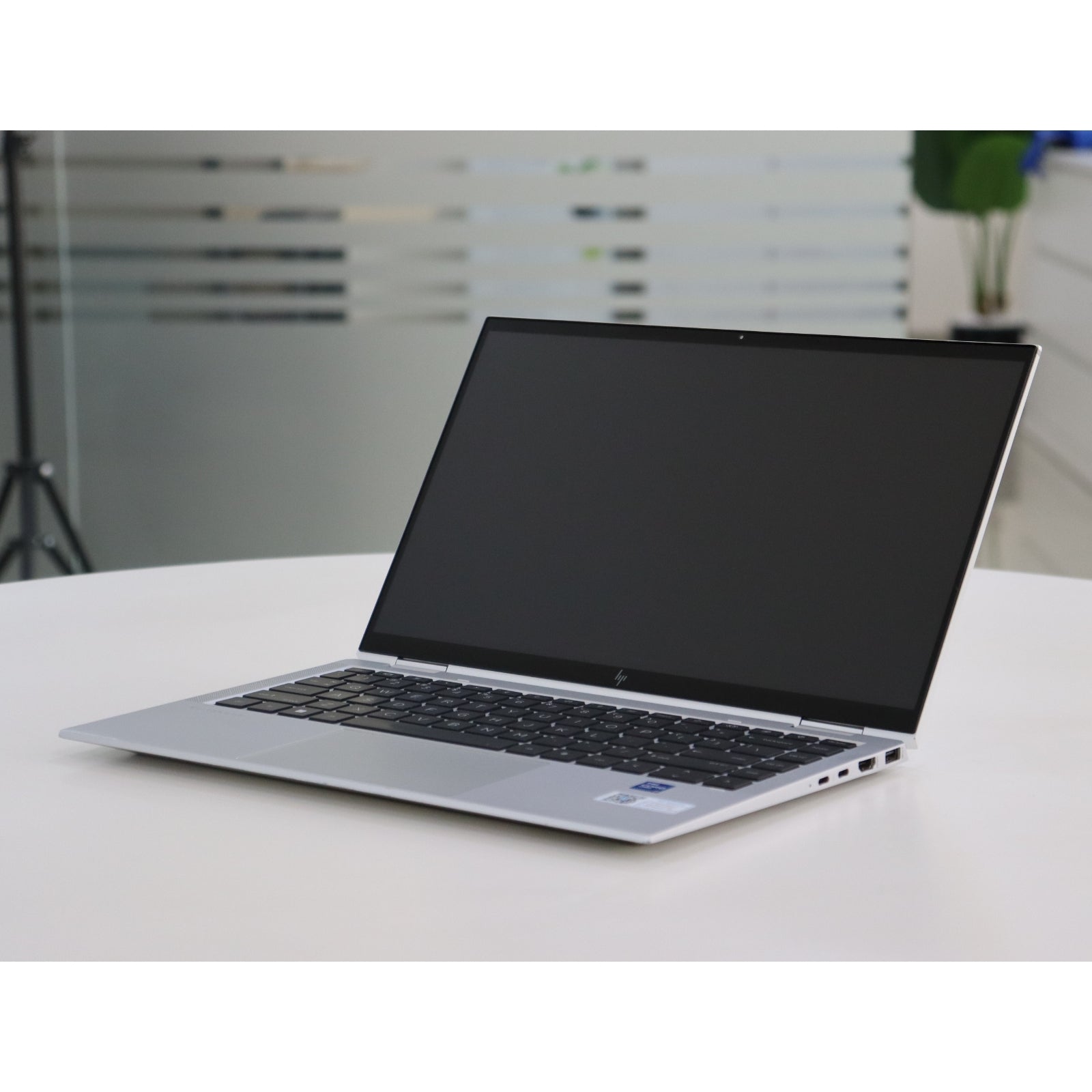 HP ELITEBOOK X360 1040 G8: Intel Core i7, 11th Gen, 16GB RAM, 512GB SSD SN:21460