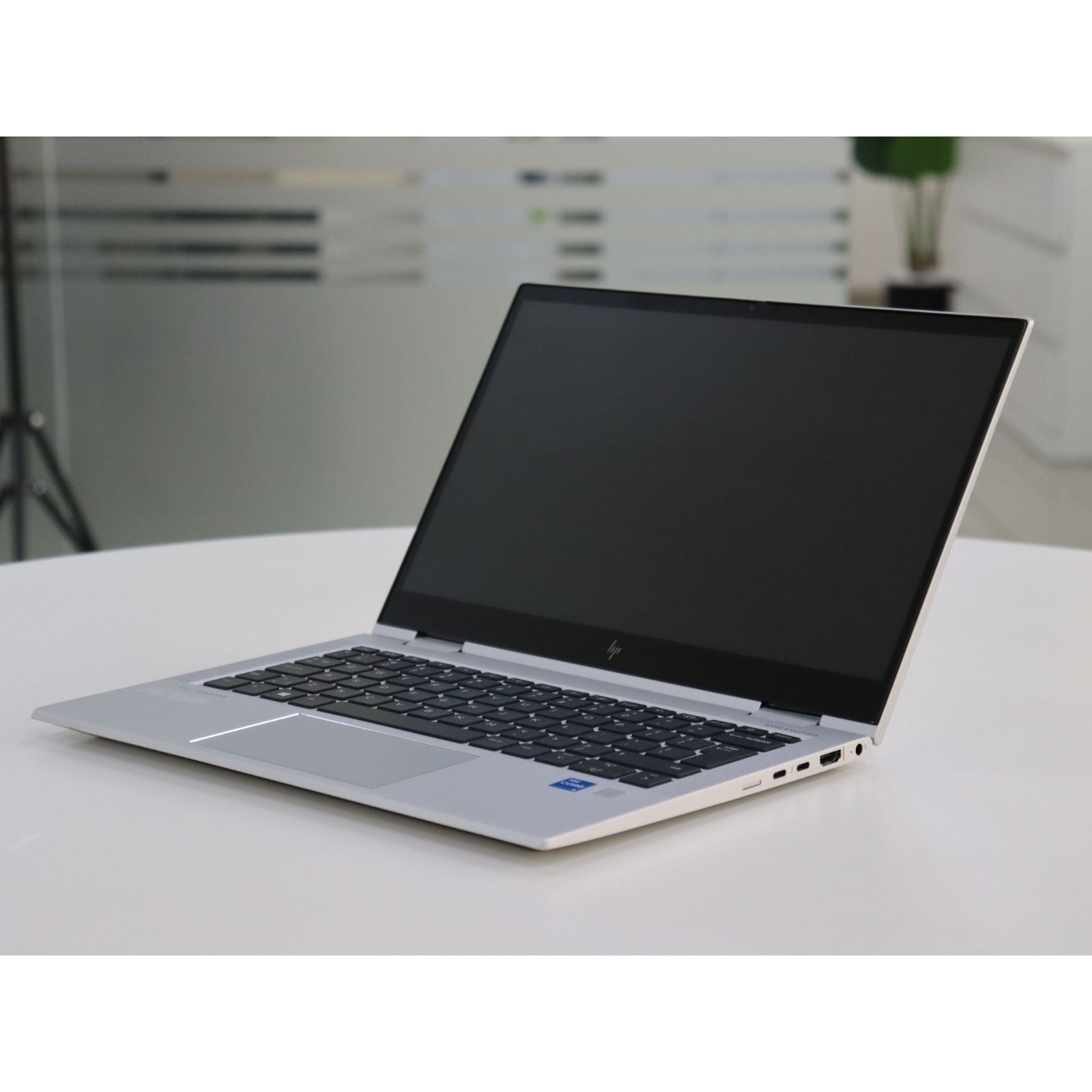 HP ELITEBOOK X360 830 G8: 11th Gen i5, 16GB RAM, 256GB SSD, SN:00003