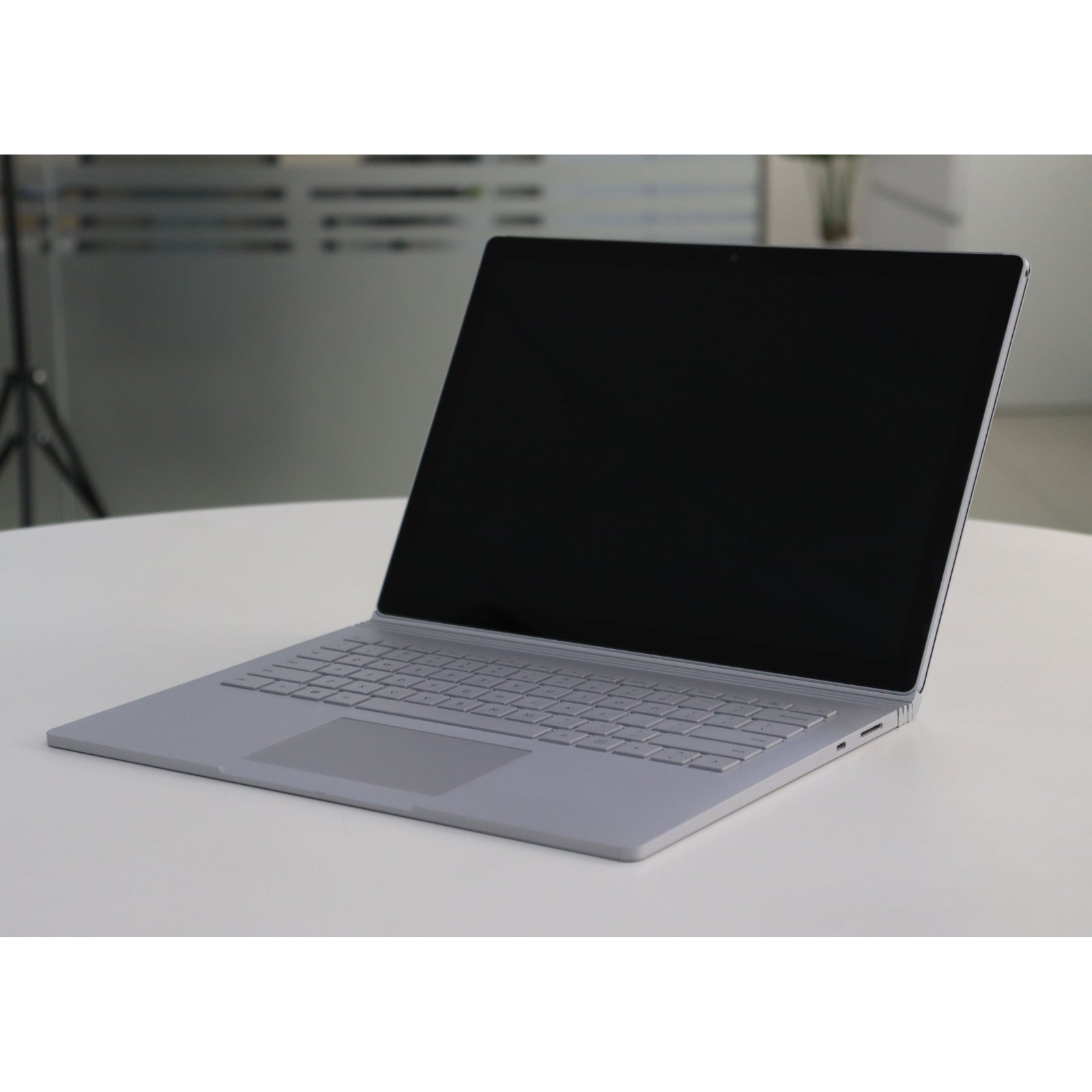 Microsoft SURFACE BOOK 2: i5, 7th Gen, 8GB RAM, 256GB SSD, SN:18646