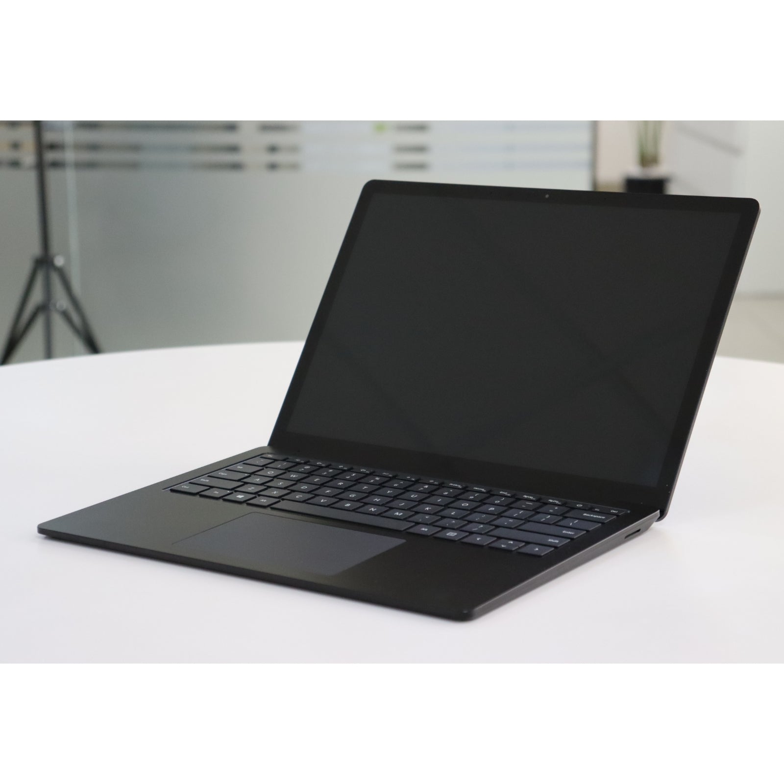 Microsoft Surface Laptop 3: 10th Gen i5, 8GB RAM, 256GB SSD, SN:18629