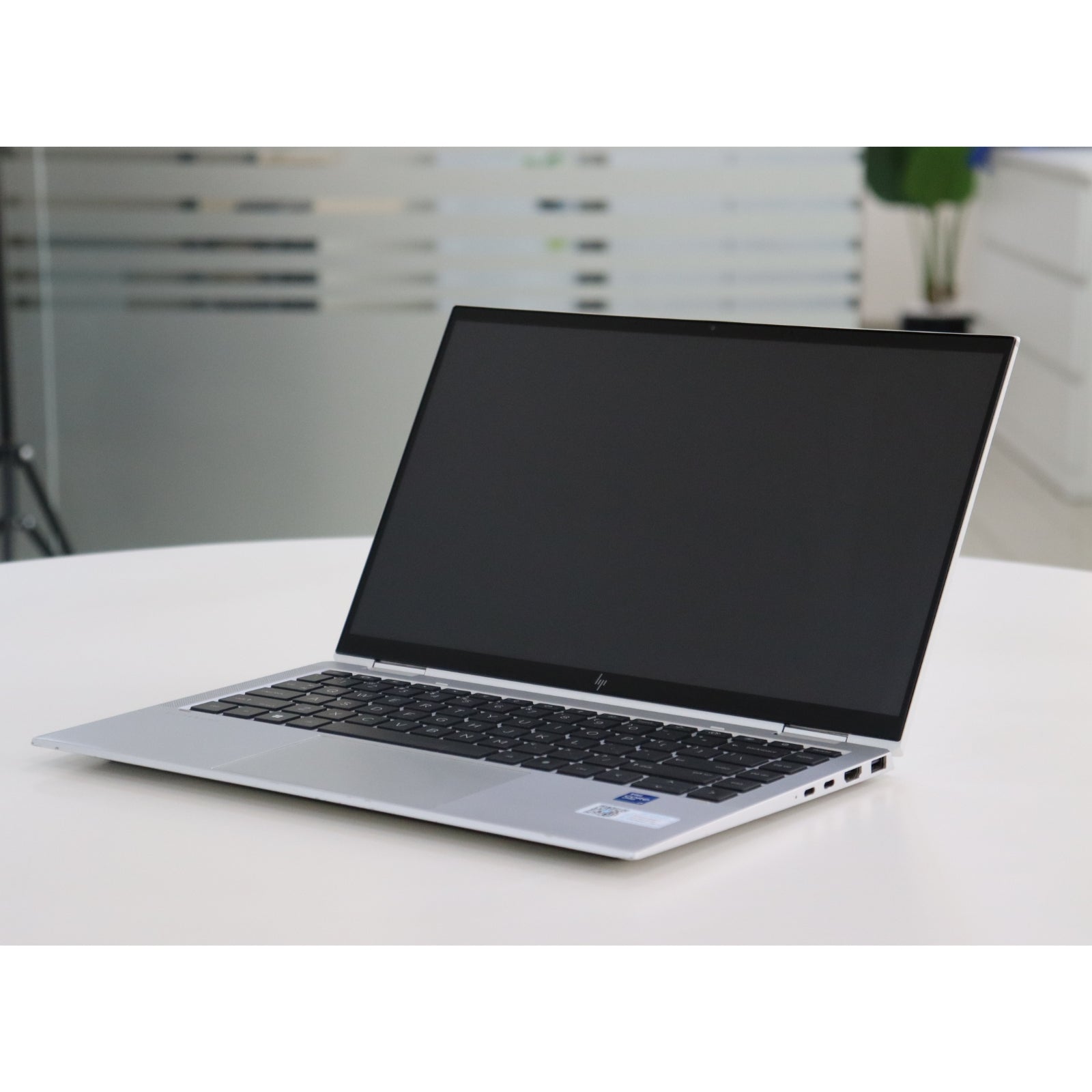 HP ELITEBOOK X360 1040 G8: Intel Core i7, 11th Gen, 16GB RAM, 512GB SSD SN:21441