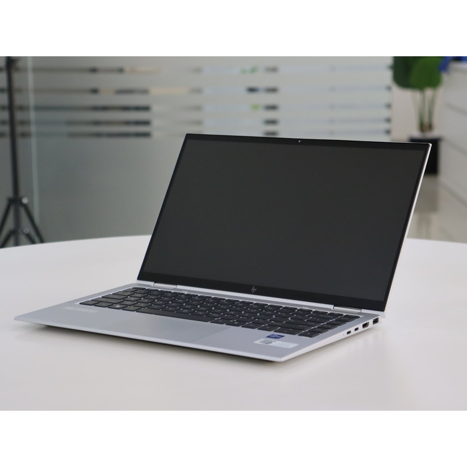 HP ELITEBOOK X360 1040 G8: Intel Core i7, 11th Gen, 16GB RAM, 512GB SSD SN:21447