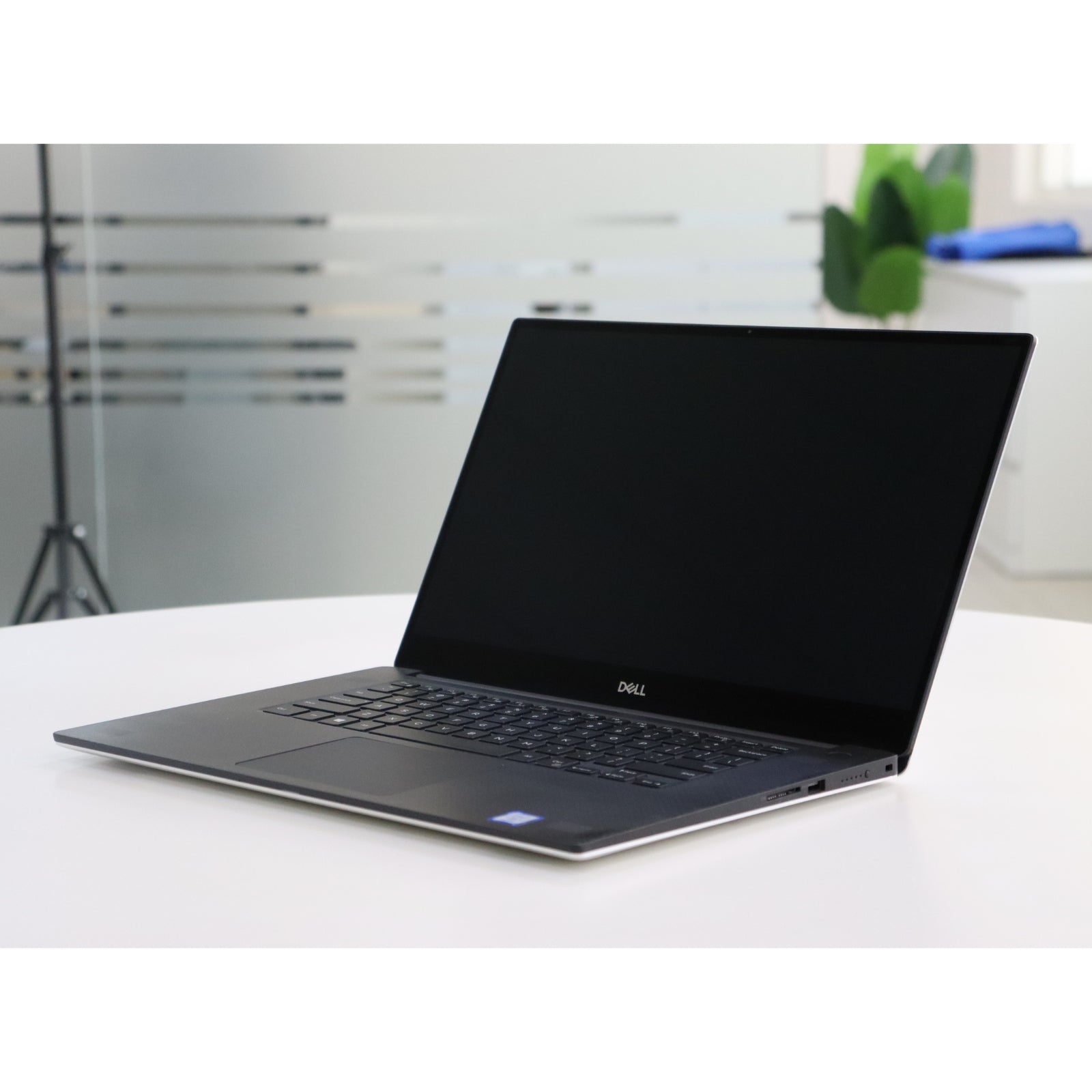 DELL PRECISION 5540: 9th Gen i7, 32GB RAM, 512GB SSD, SN:21982
