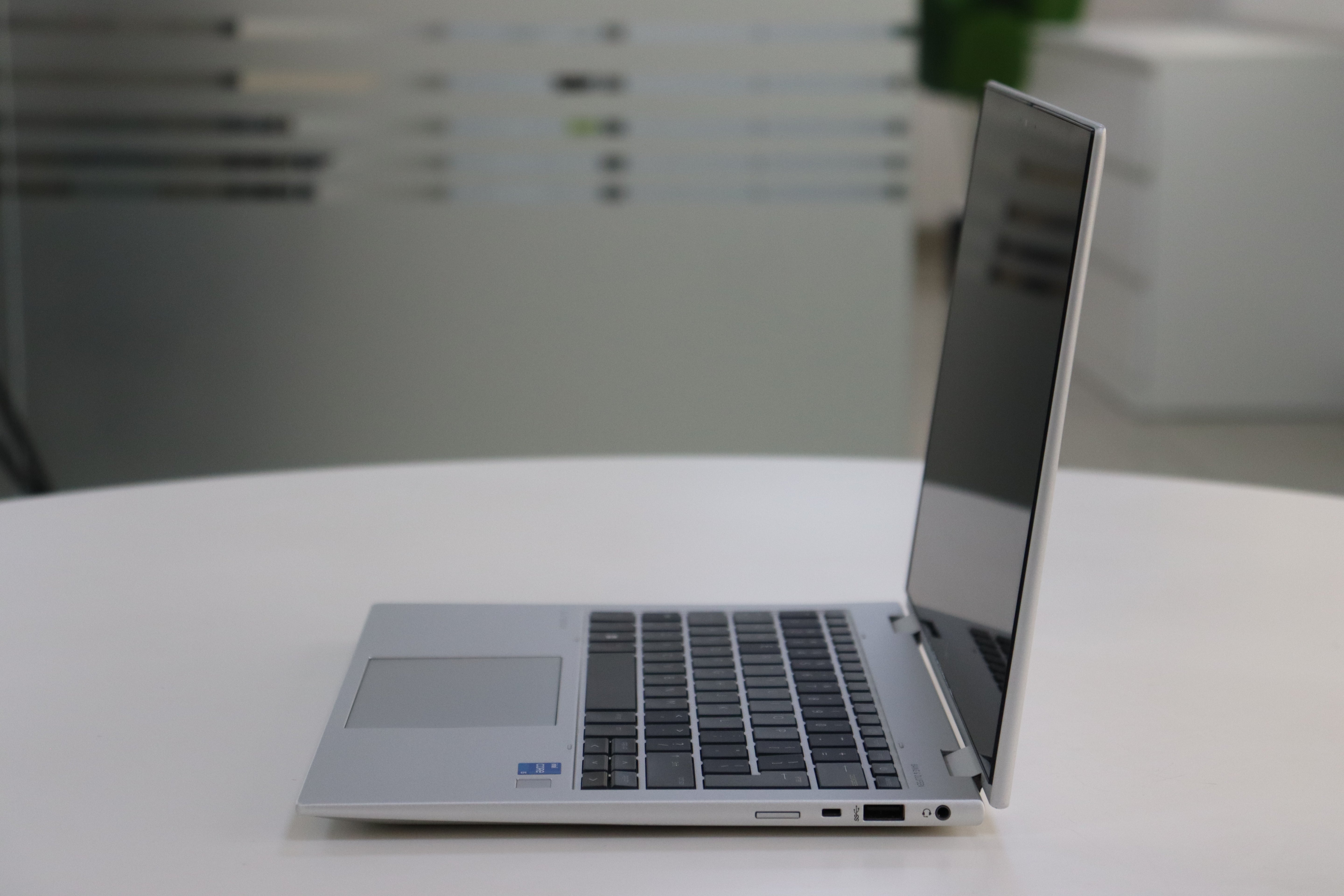 HP ELITE X360 830 G10 SN:01000 - product photo 3