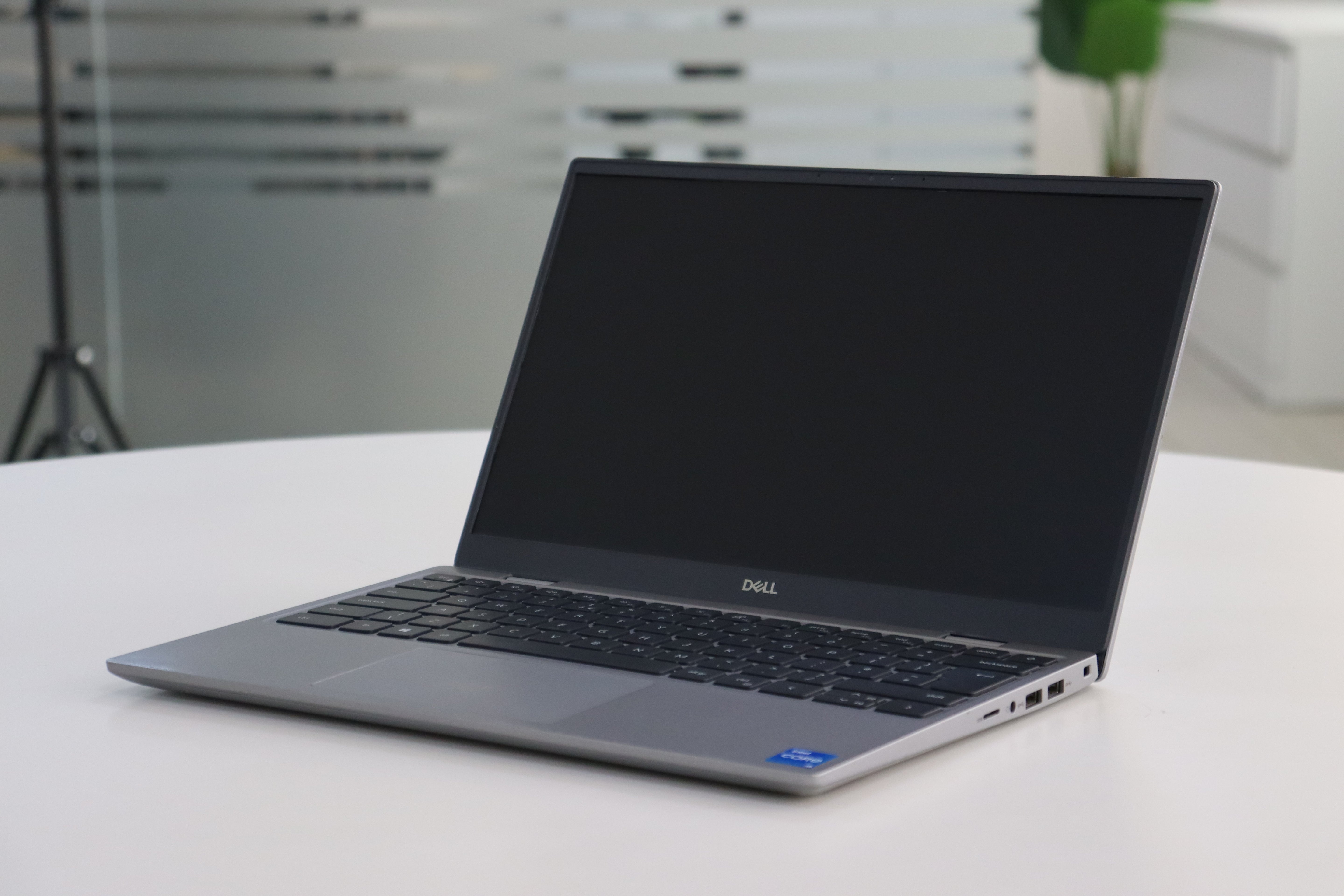Dell Latitude 3320 SN:00046 product photo 2