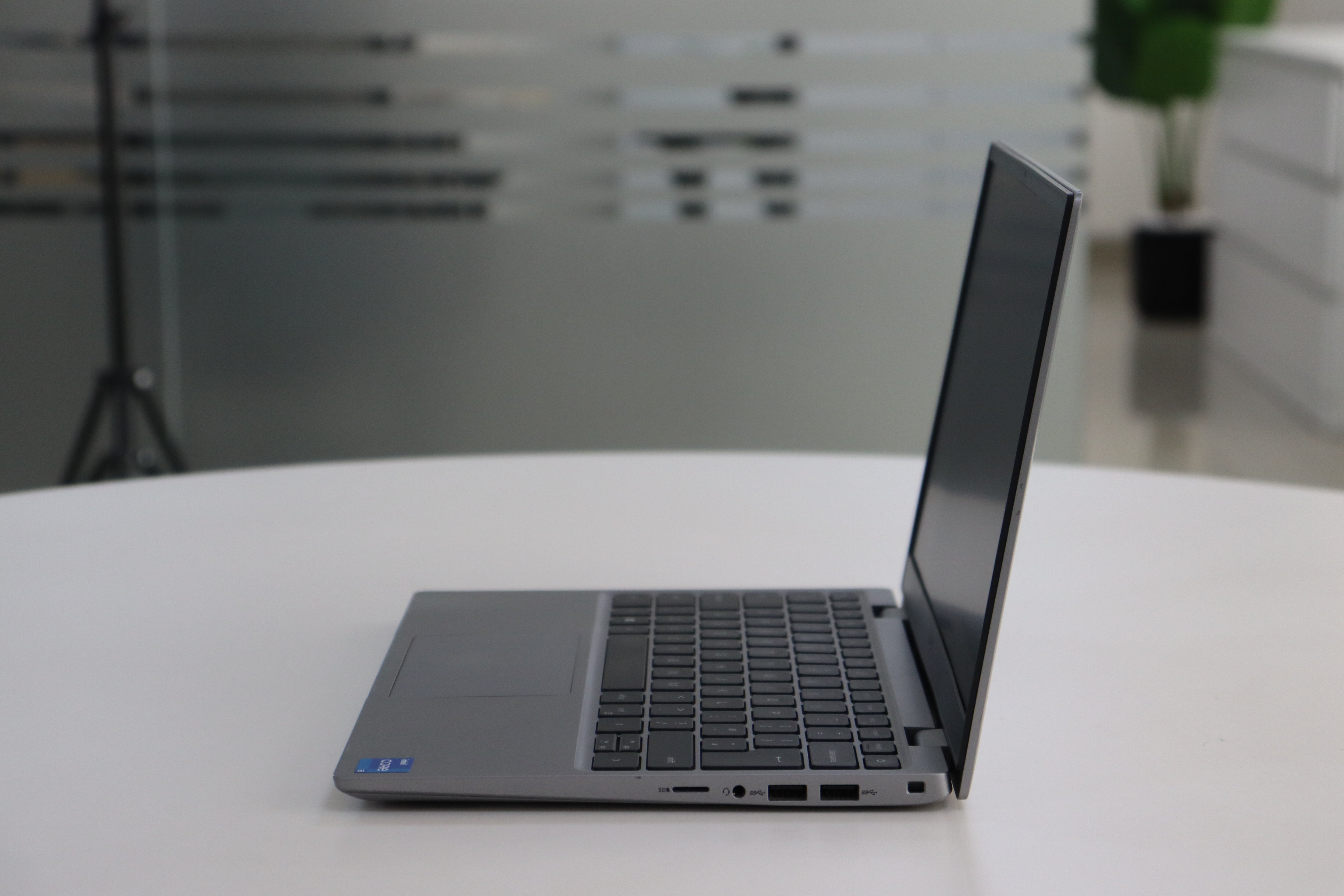 Dell Latitude 3320 SN:00046 product photo 3