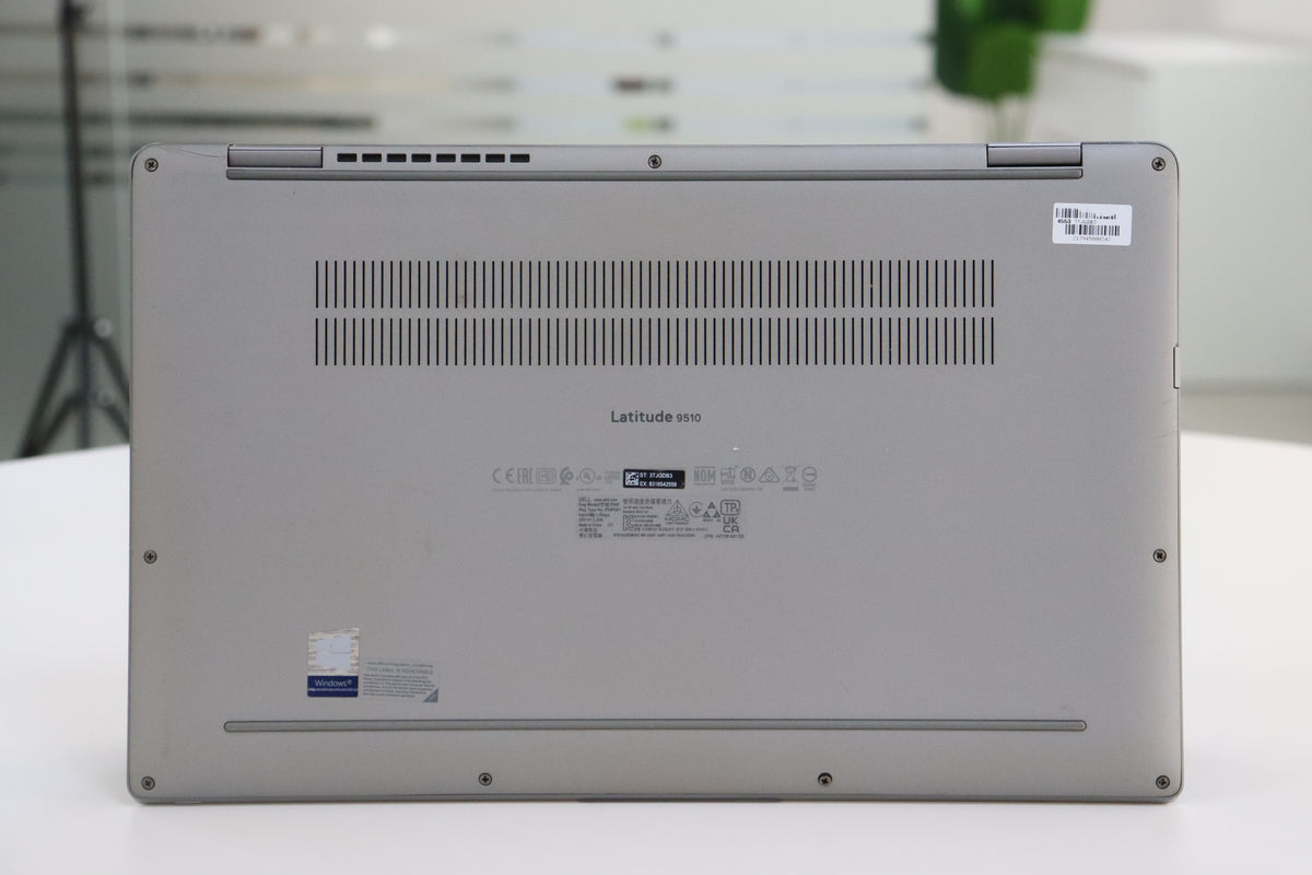 Dell Latitude 9510 - bottom view