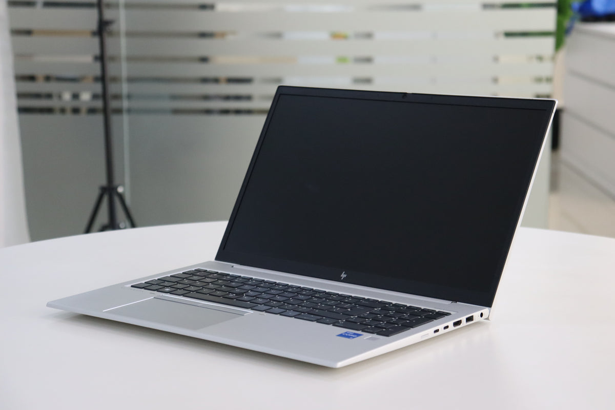 HP ELITEBOOK 850 G8 SN:00287 right front angle