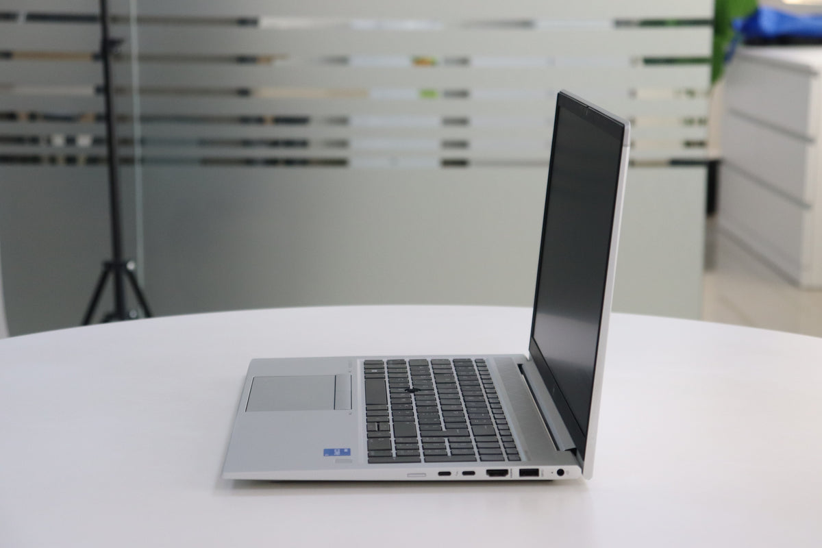 HP ELITEBOOK 850 G8 SN:00287 right side view