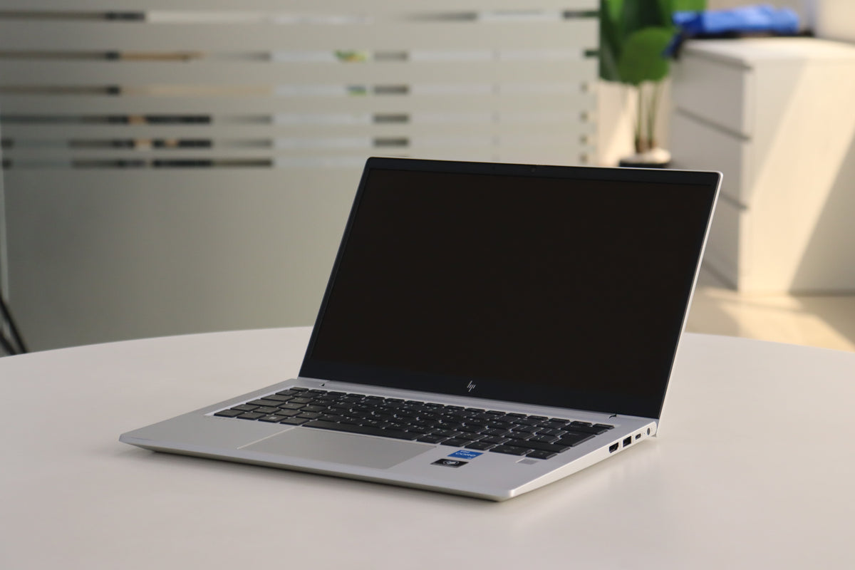 HP ELITEBOOK 630 G9 SN:00945 right front angle