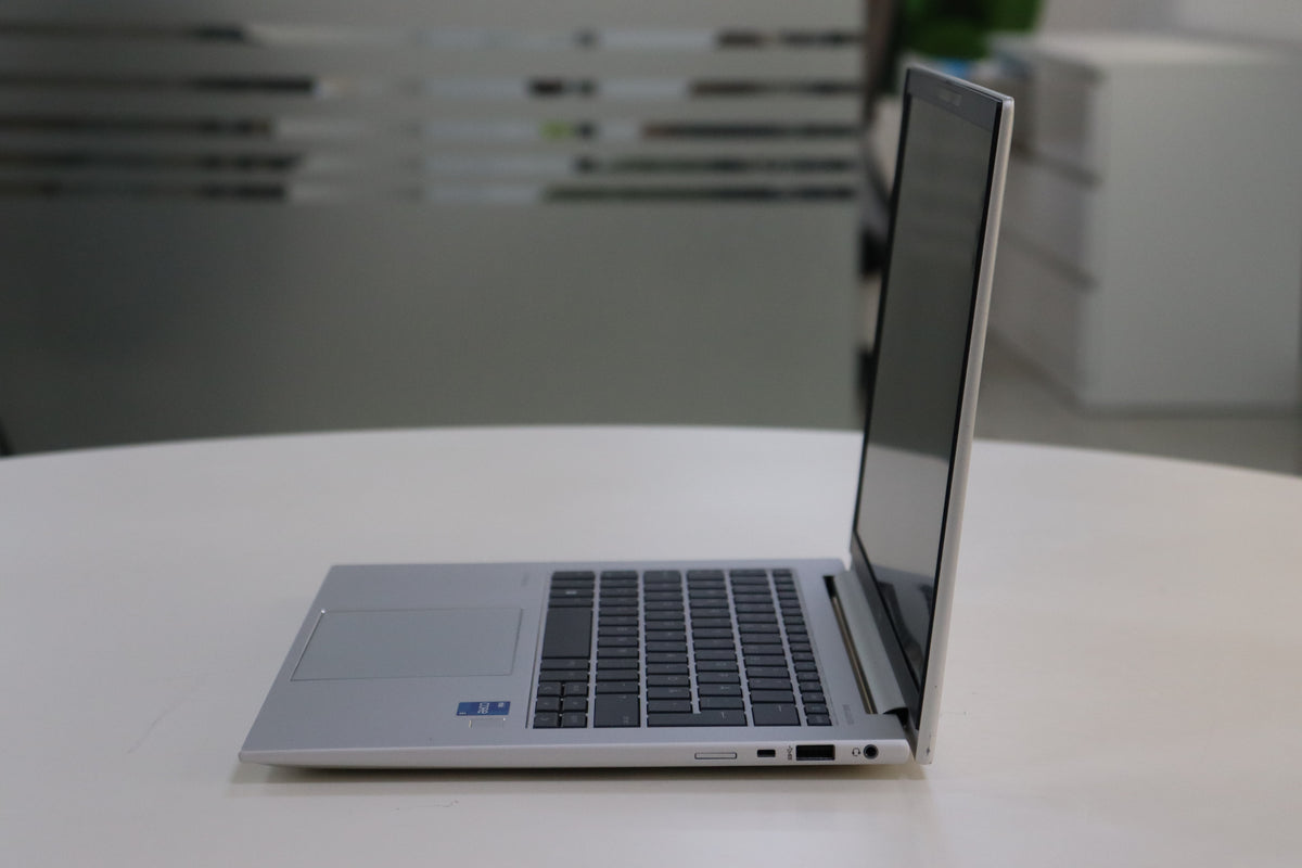 HP EliteBook 840 G10 SN:02067 product photo 3