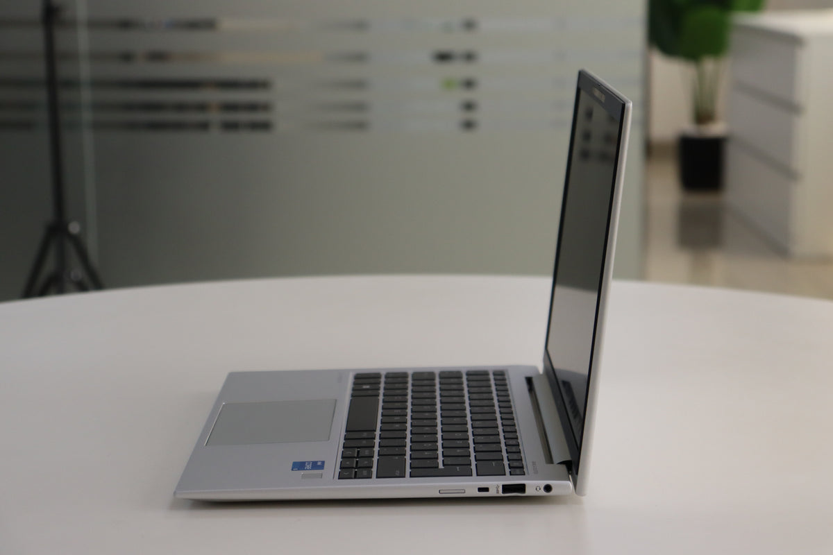 HP EliteBook 830 G10 SN:01175 product photo 3