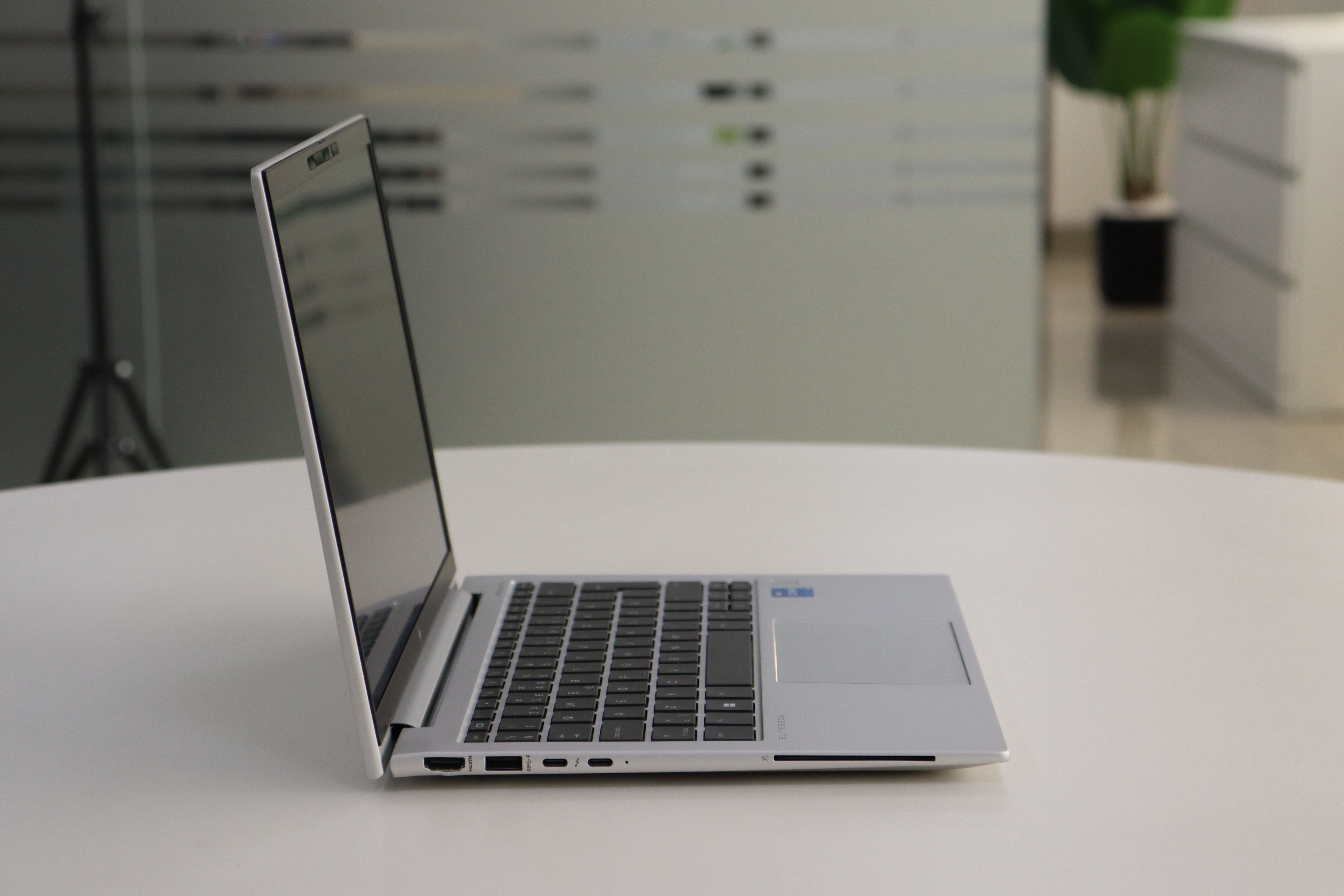 HP EliteBook 830 G10 SN:01175 product photo 4