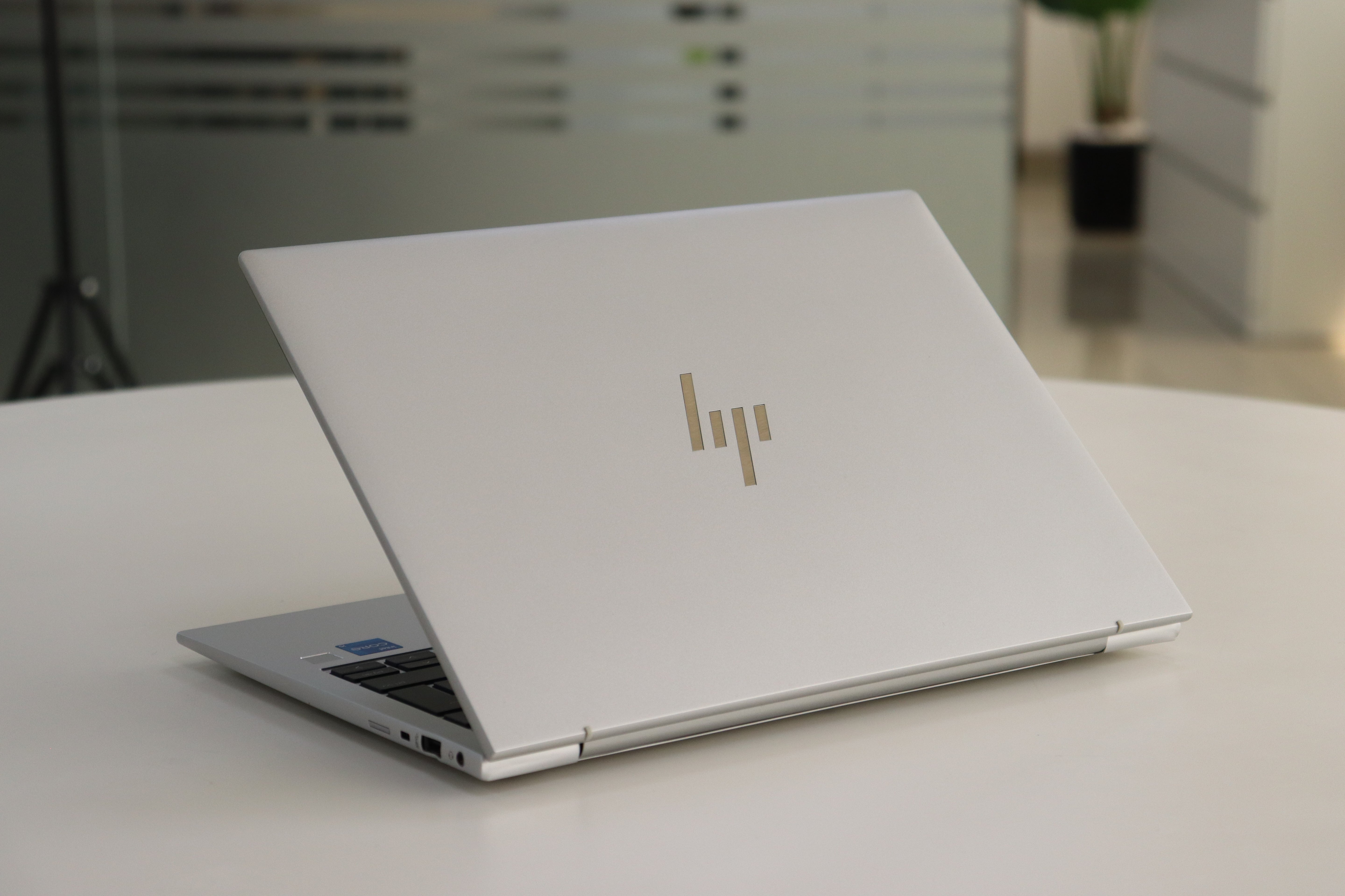 HP EliteBook 830 G10 SN:01175 product photo 6