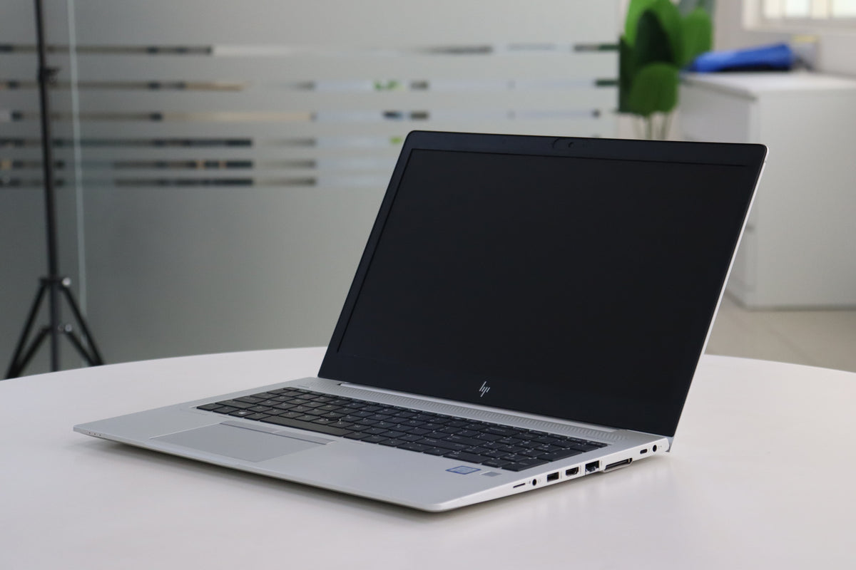 HP ELITEBOOK 850 G5 SN:01026 right front angle