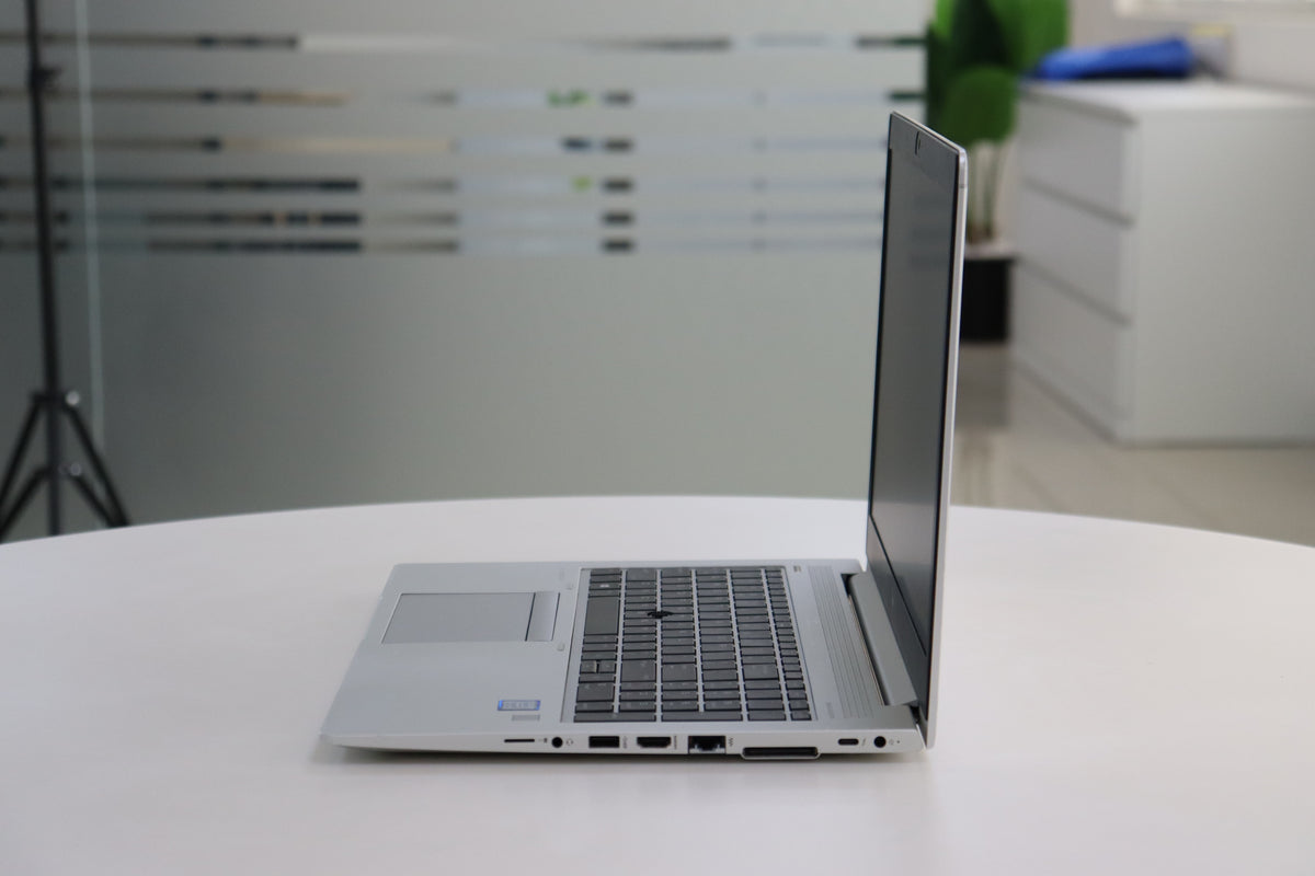 HP ELITEBOOK 850 G5 SN:01026 right side view
