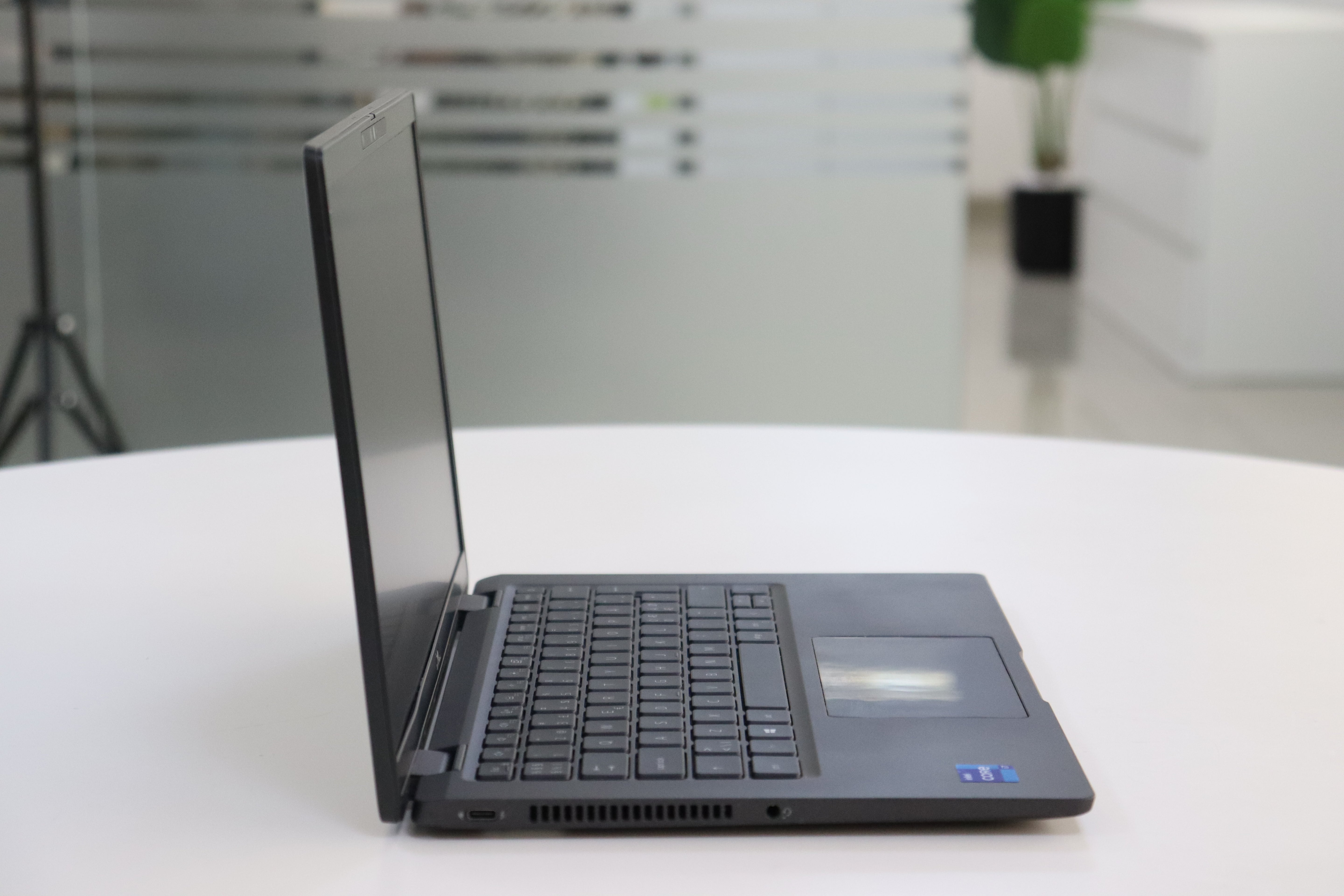 Dell Latitude 7420 SN:00601 product photo 4