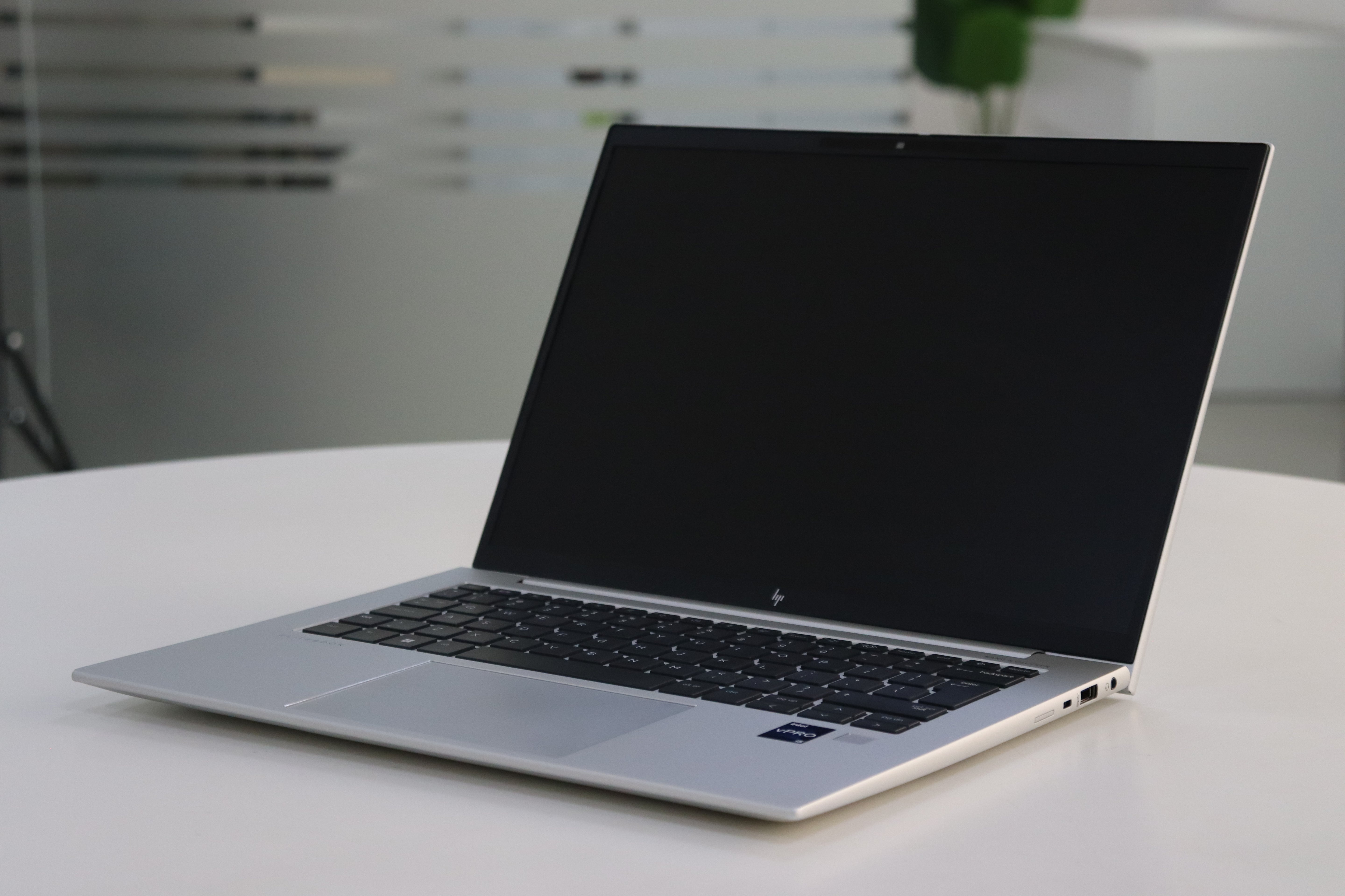 HP ELITEBOOK 840 G10: 13th Gen i5, 16 GB RAM, 256 GB SSD, SN:00602
