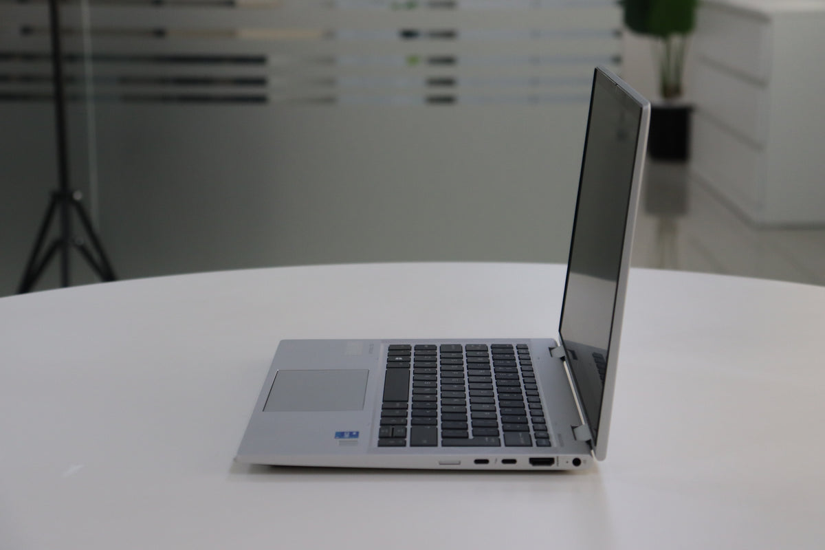 HP ELITEBOOK X360 830 G8 SN:00003 right side view