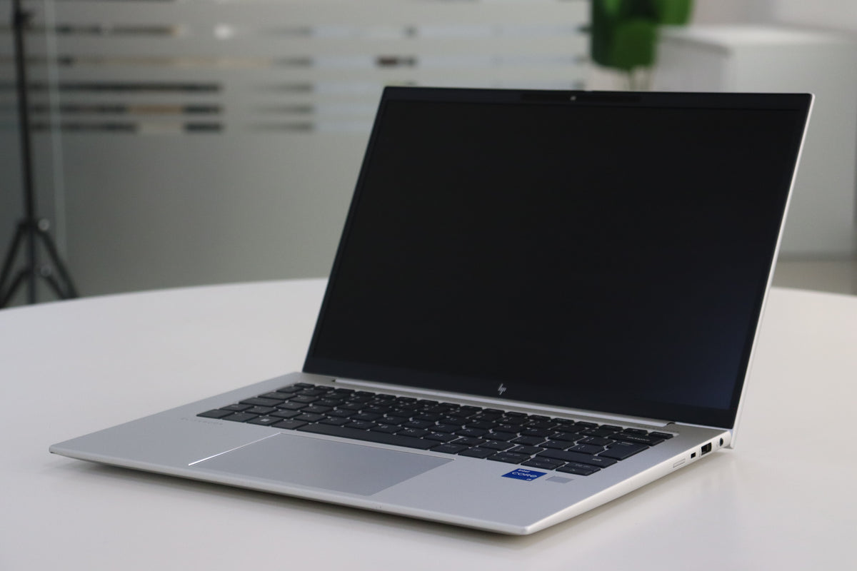 HP EliteBook 840 G10 - top view