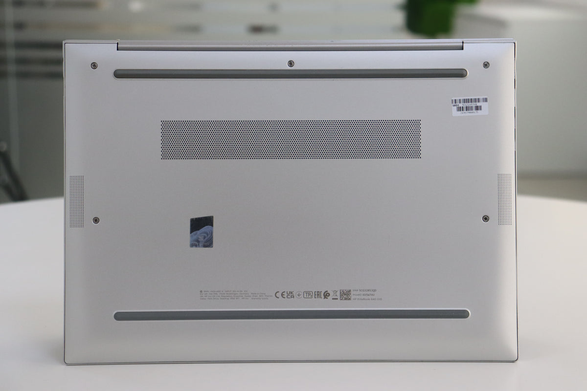 HP EliteBook 840 G10 - bottom view