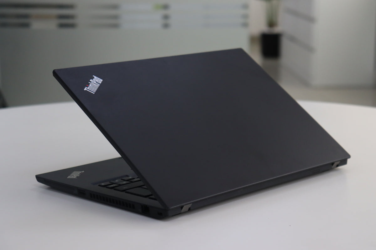 Lenovo ThinkPad T495 - back view