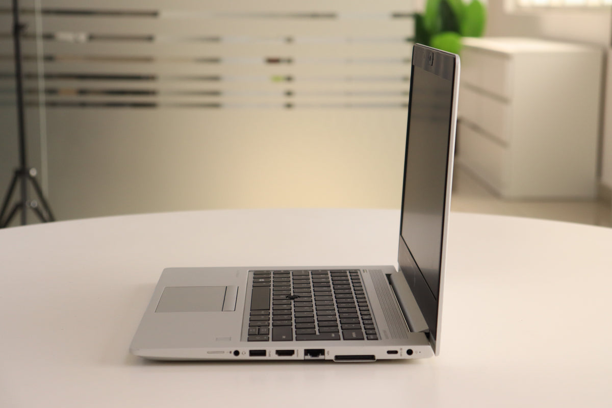 HP EliteBook 735 G5 - side view