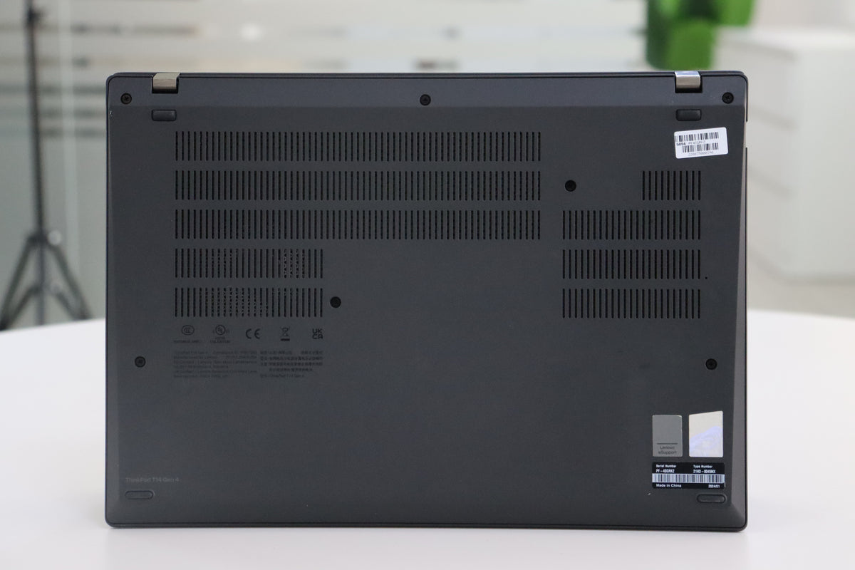 Lenovo ThinkPad T14 Gen 4 - bottom view
