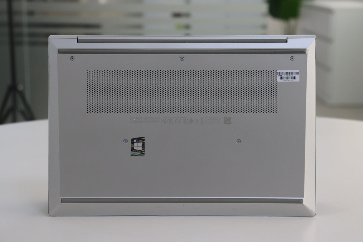 HP ProBook 430 G8 - bottom view