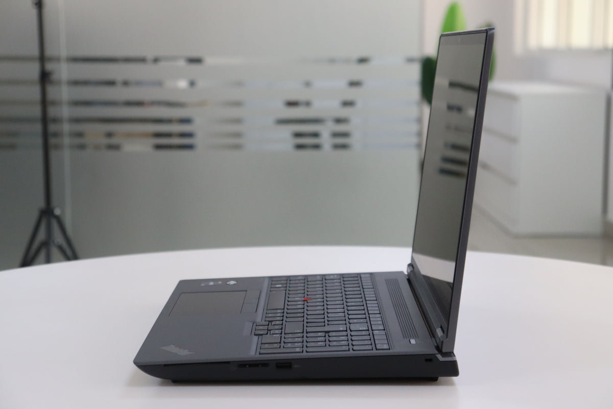 Lenovo ThinkPad P16 Gen 1 - open view