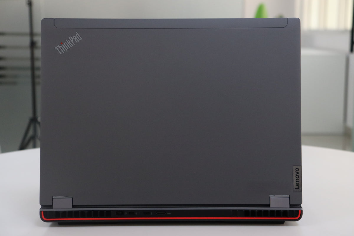 Lenovo ThinkPad P16 Gen 1 - ports view