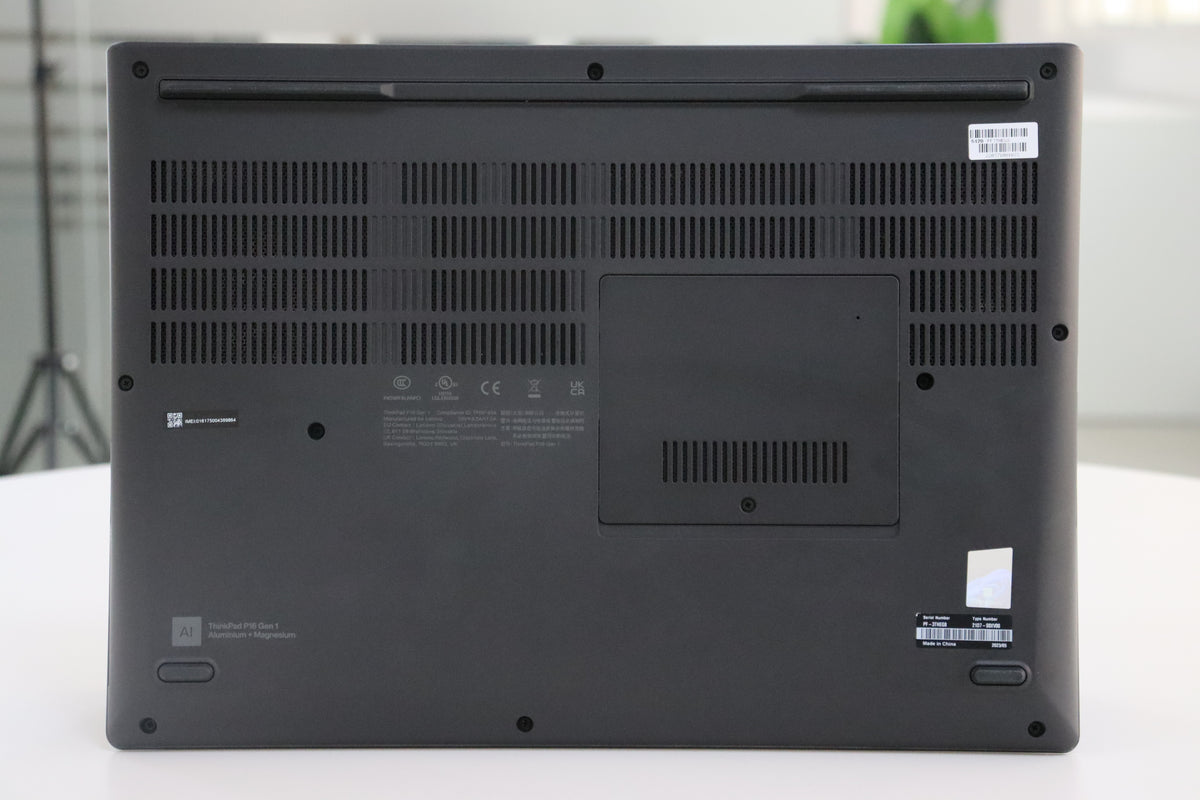 Lenovo ThinkPad P16 Gen 1 - bottom view