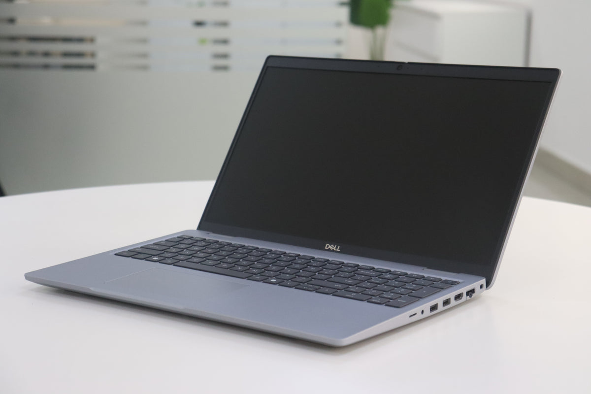 Latitude 5550 image_2