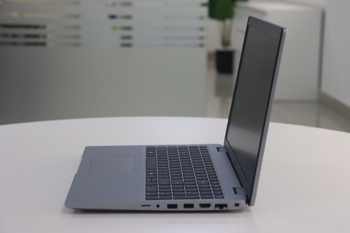 Latitude 5550 image_3
