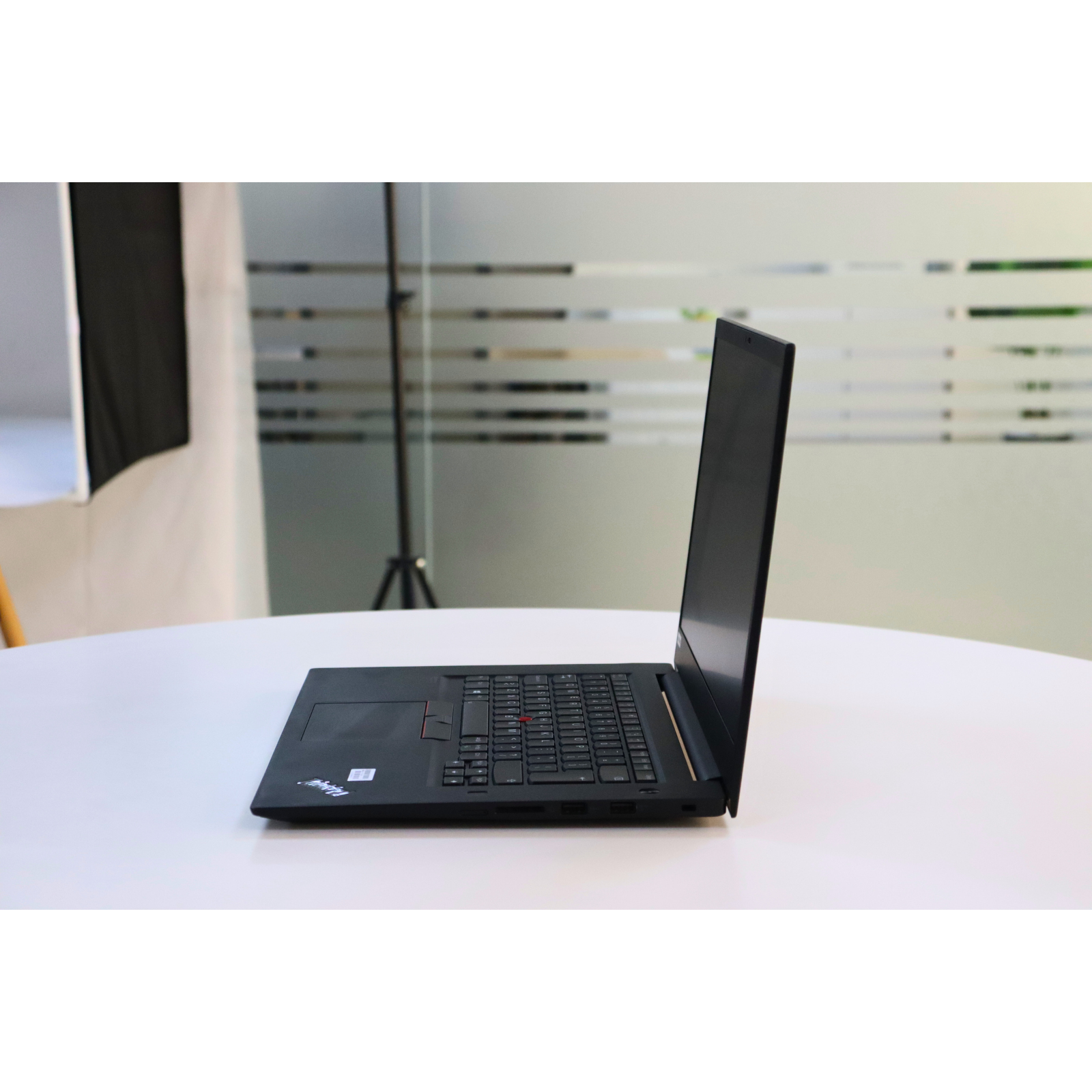 LENOVO THINKPAD P1 GEN 3: Intel Core i9, 10th Gen, 8GB RAM, 256GB SSD SN:00558