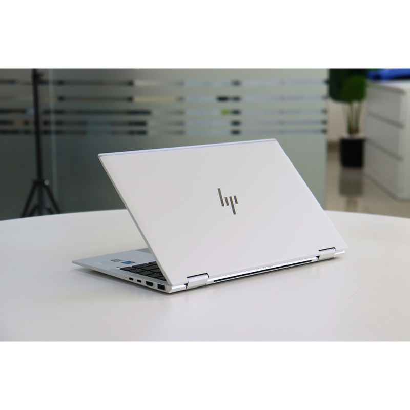HP ELITEBOOK X360 1040 G8: Intel Core i5, 11th Gen, 16GB RAM, 512GB SSD SN:18574