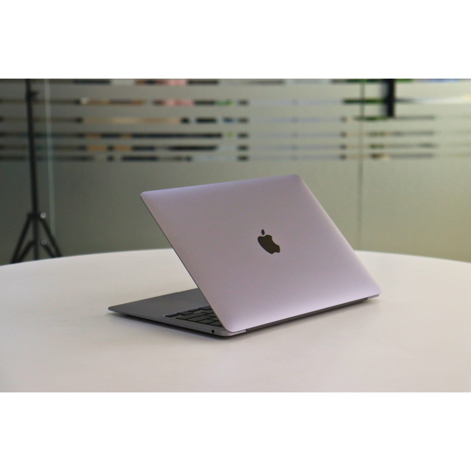 Apple MACBOOK AIR A2337(2020): M1, 8GB RAM, 256GB SSD, SN:860731