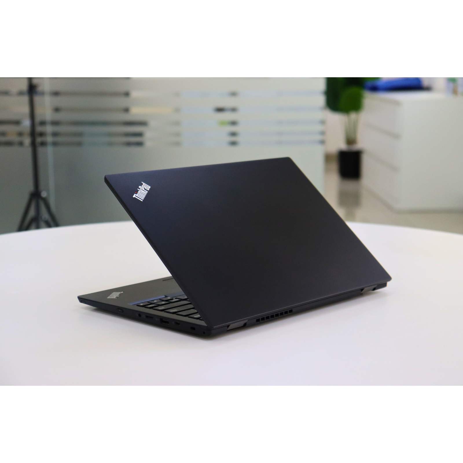 Lenovo THINKPAD L390: 8th Gen i5, 8GB RAM, 256GB SSD, SN:16320